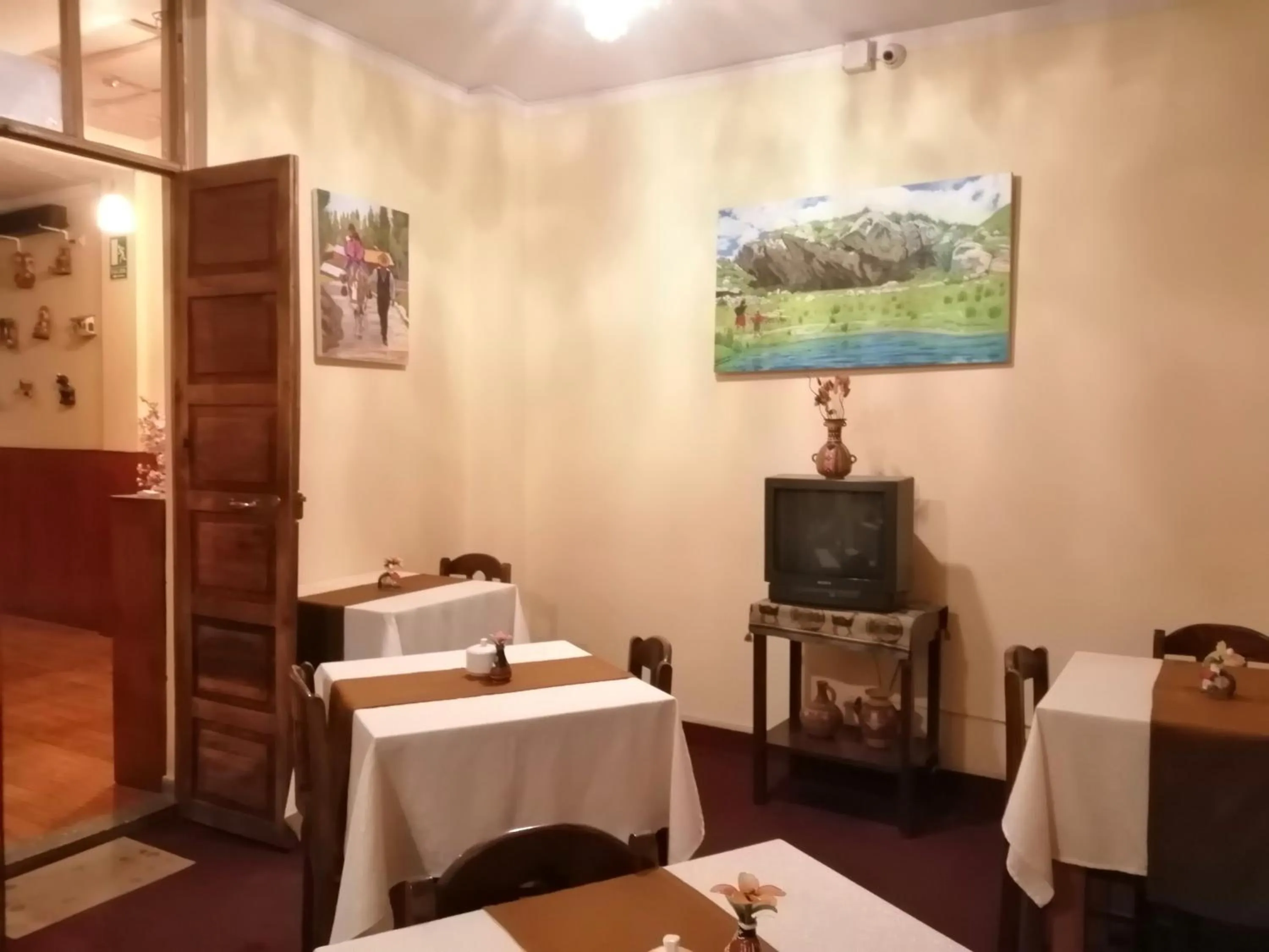 Dining area in Huaytusive Inn Hotel