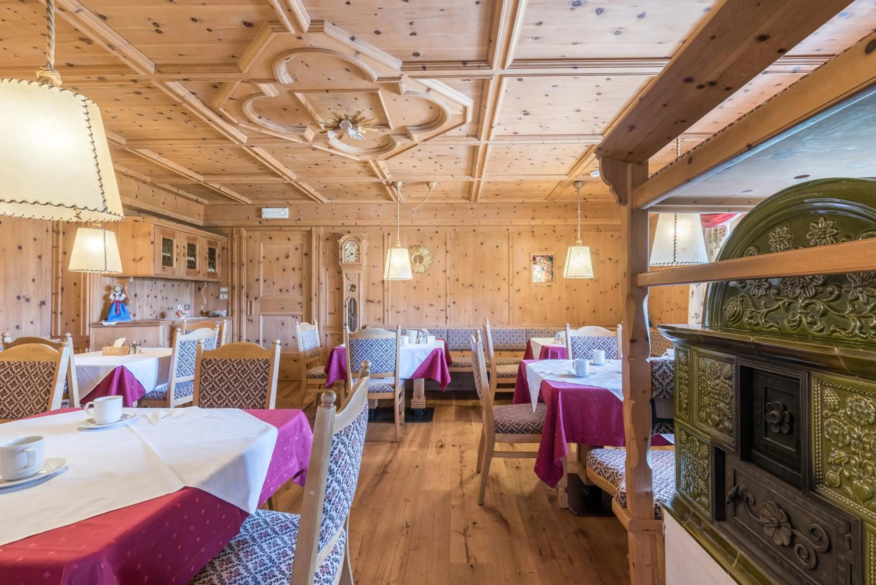 Restaurant/places to eat in Aparthotel Panorama