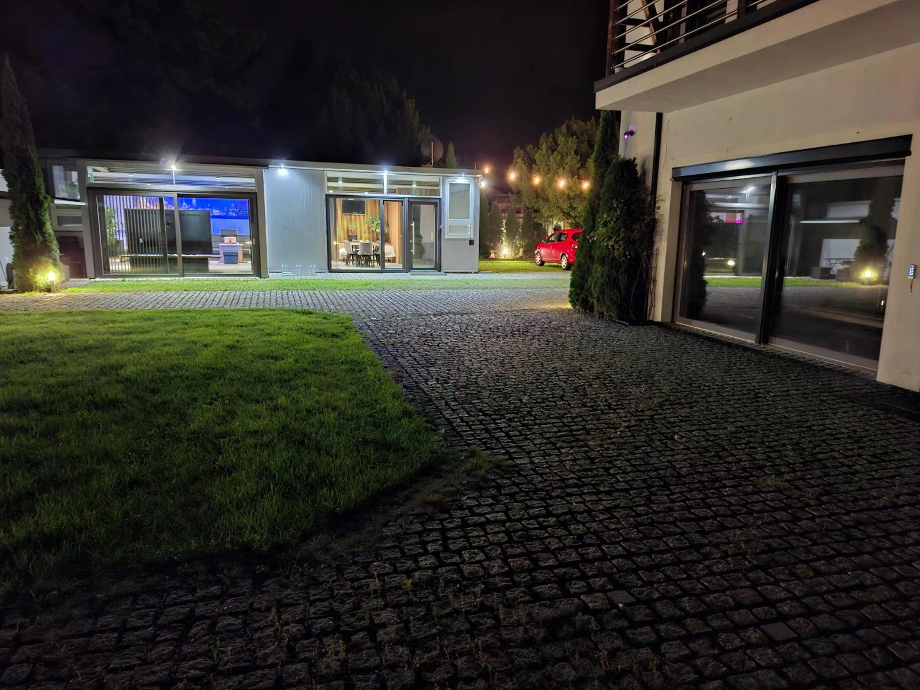 Night in Villa Vip pokoje,śniadanie,Apartament kinowy