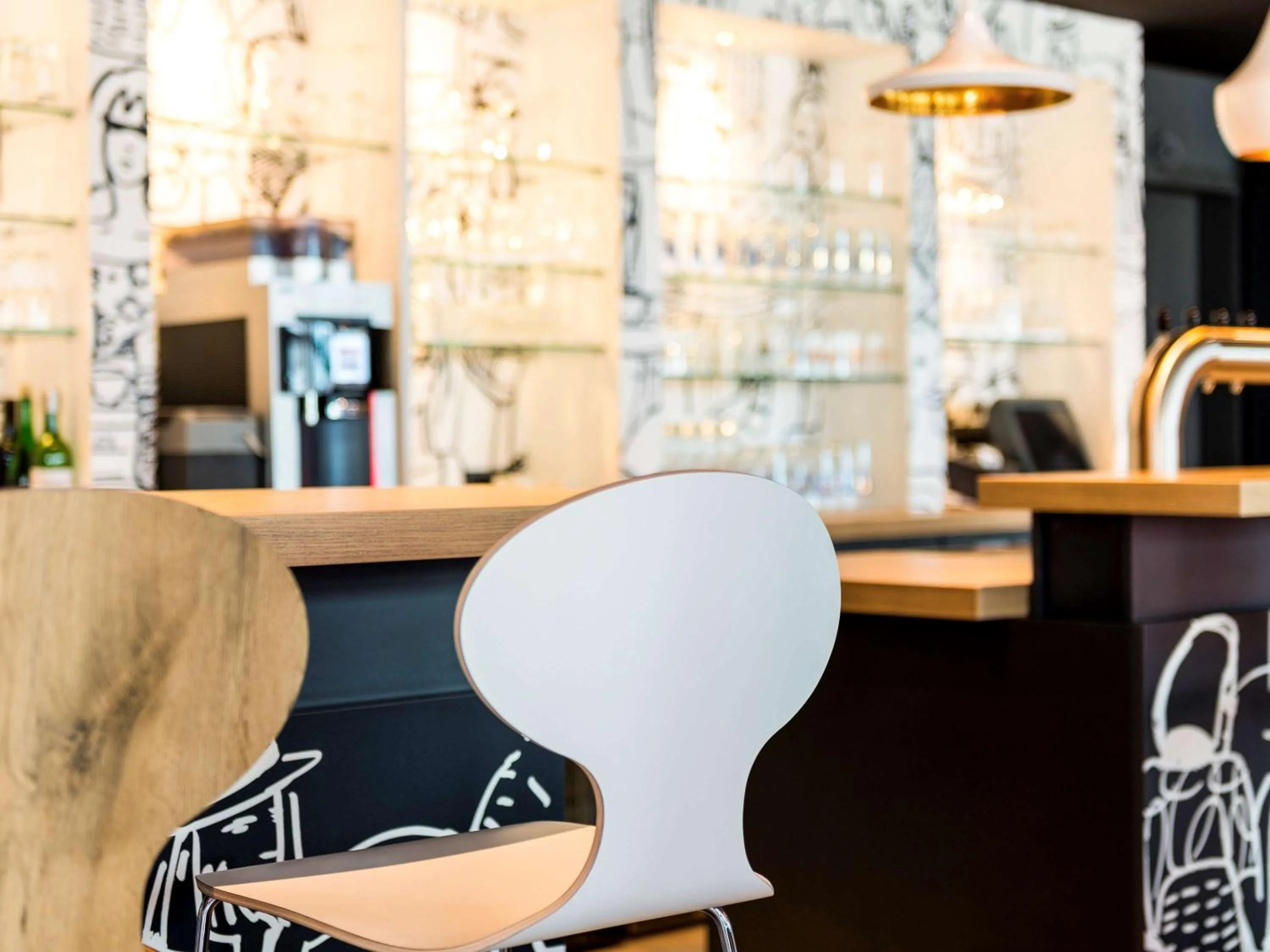 Lounge or bar in ibis Hotel München City