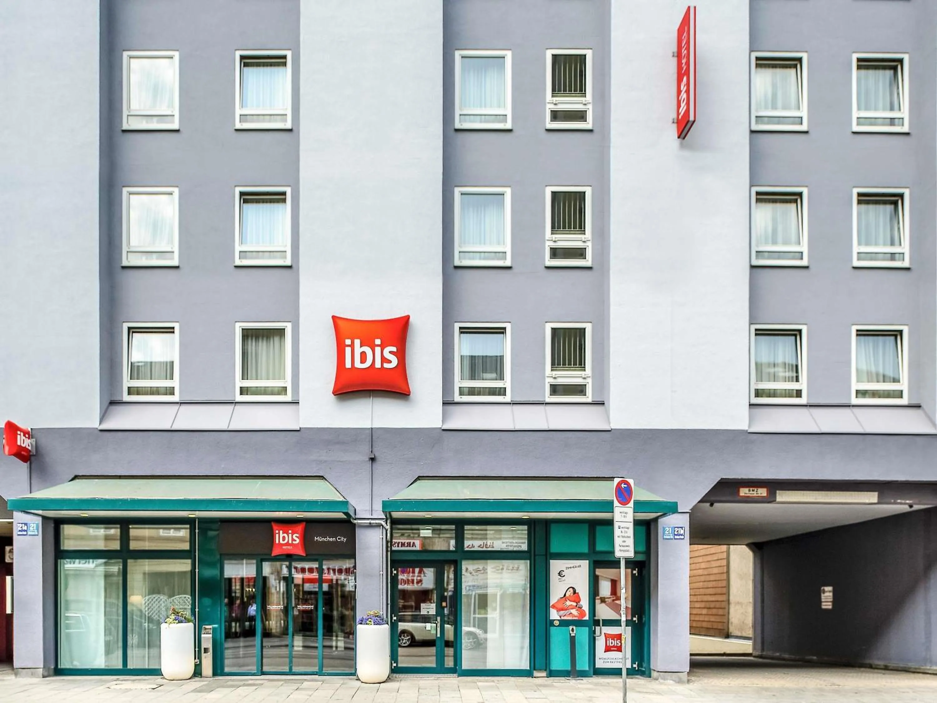 Property building in ibis Hotel München City