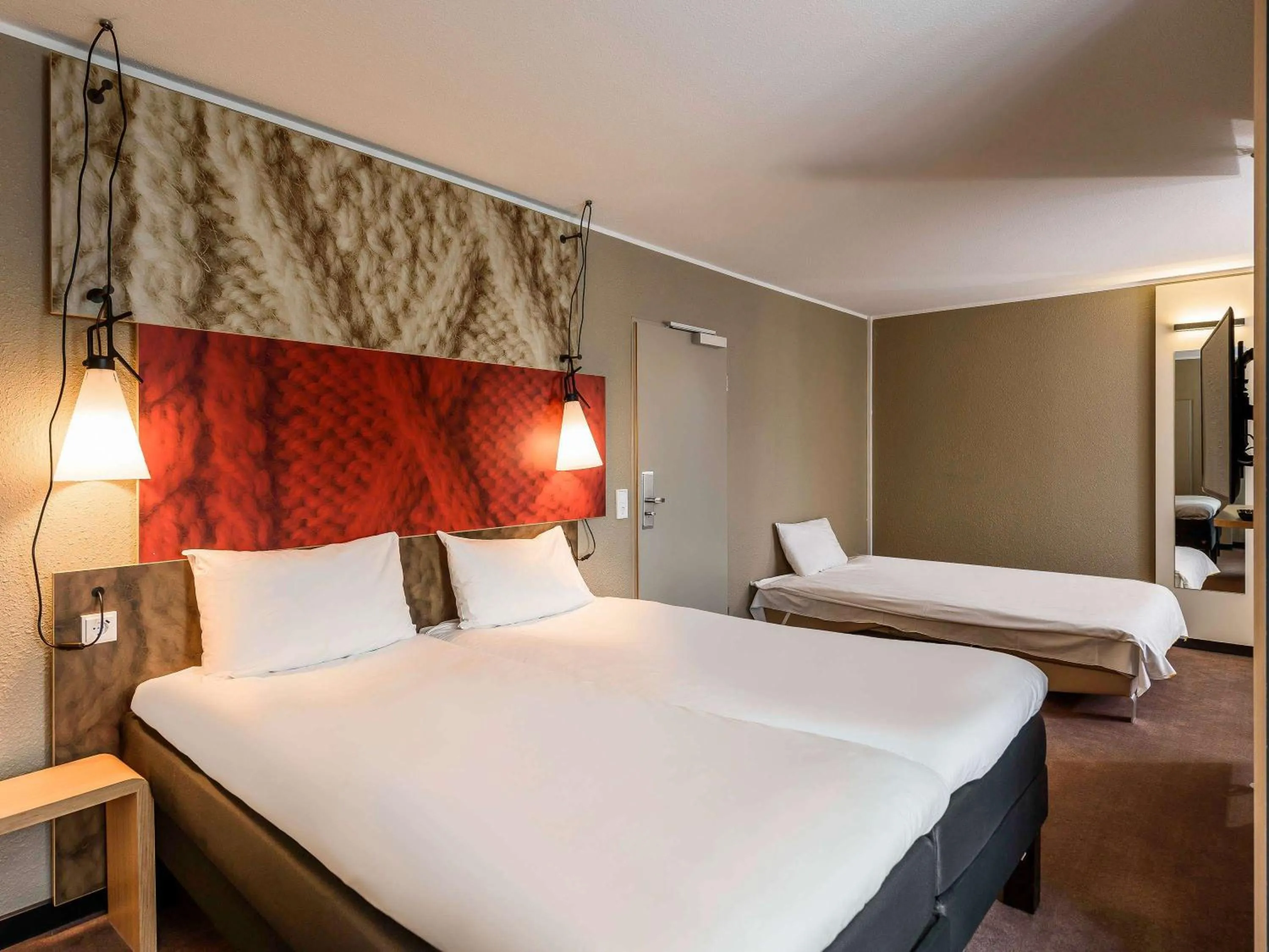 Comfort Double Room with Sofa Bed in ibis Hotel München City