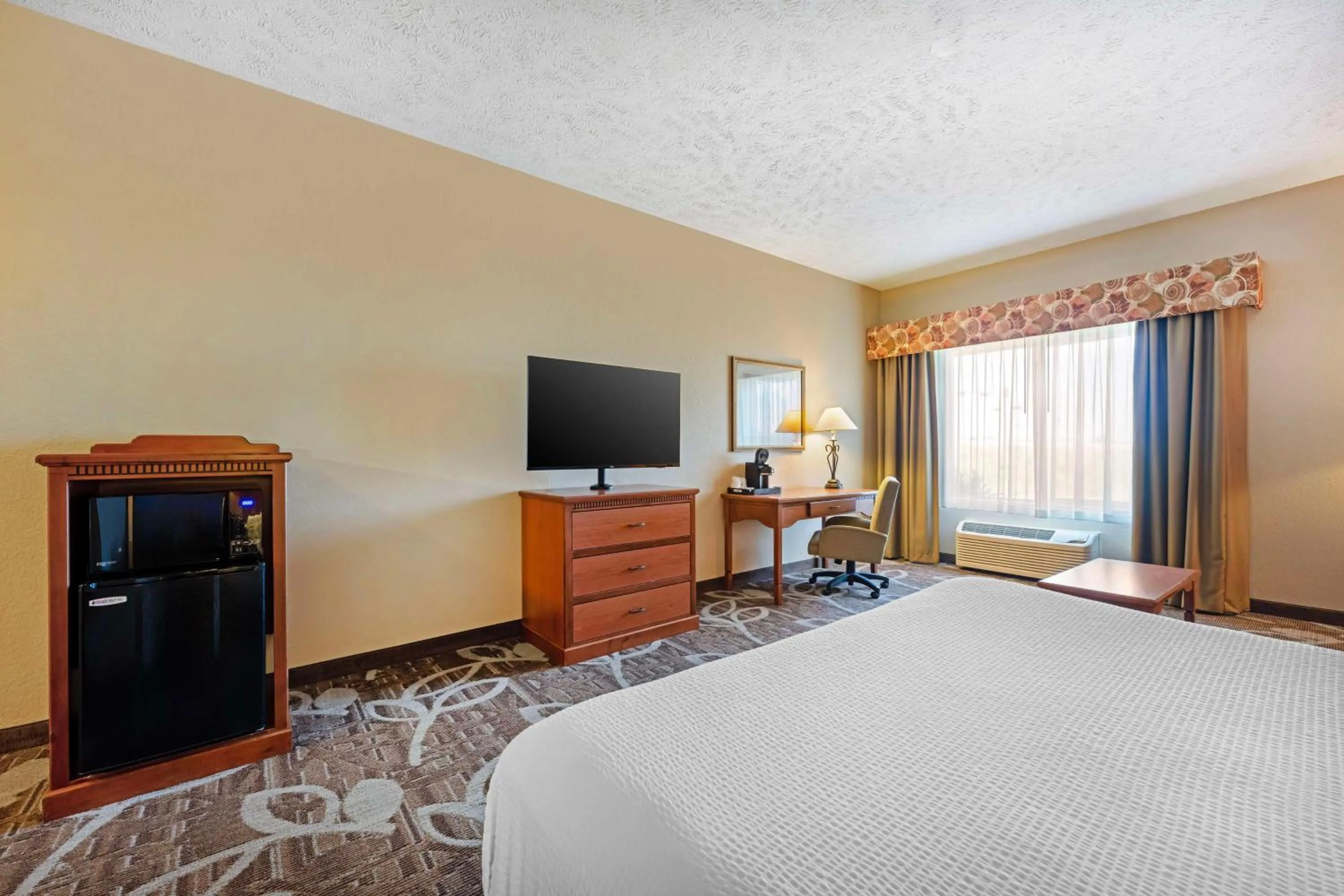 Bedroom, Bed in Best Western Plus Mid Nebraska Inn & Suites