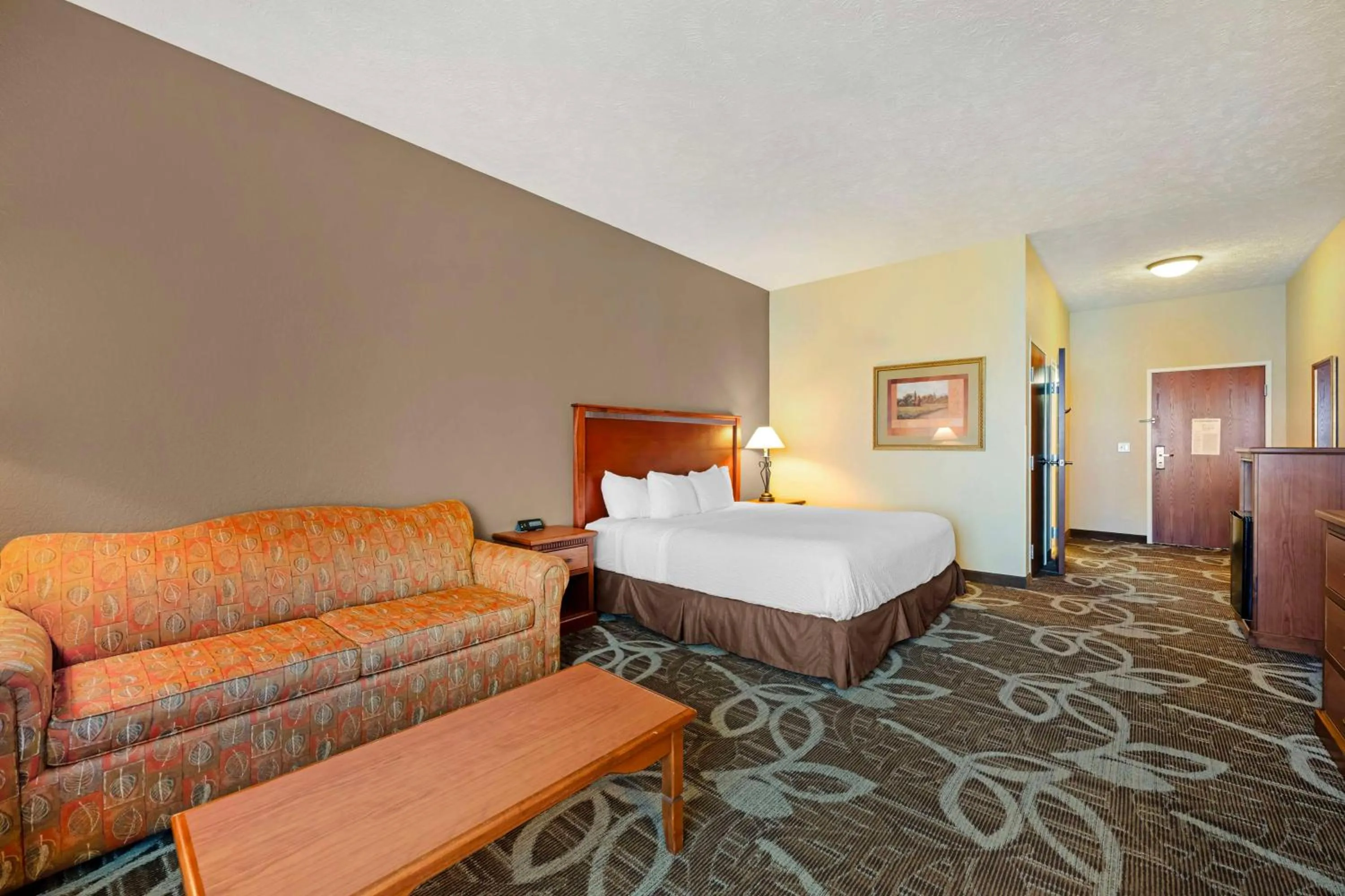Bedroom, Bed in Best Western Plus Mid Nebraska Inn & Suites
