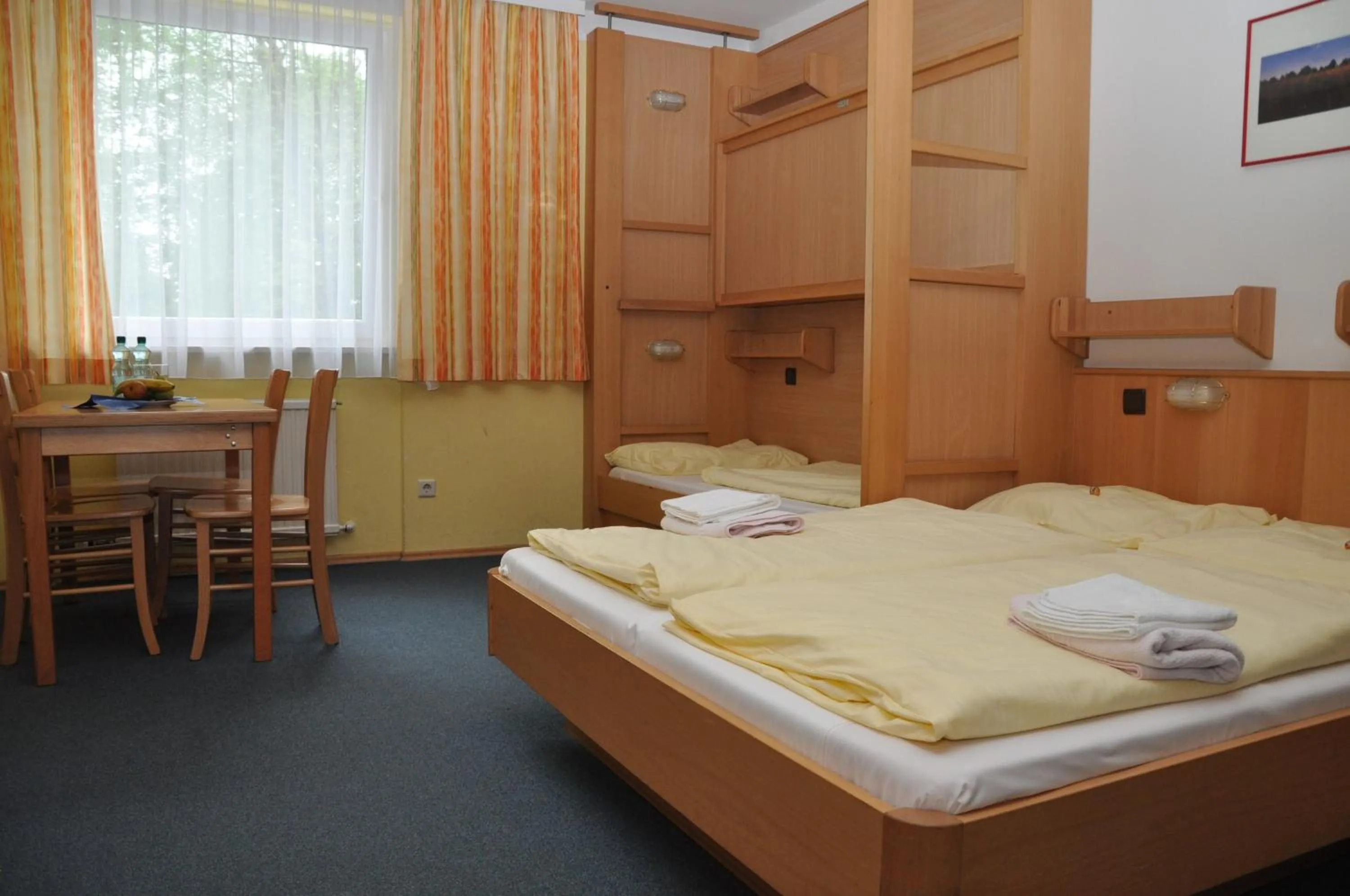 Bed in Eduard-Heinrich-Haus, Hostel