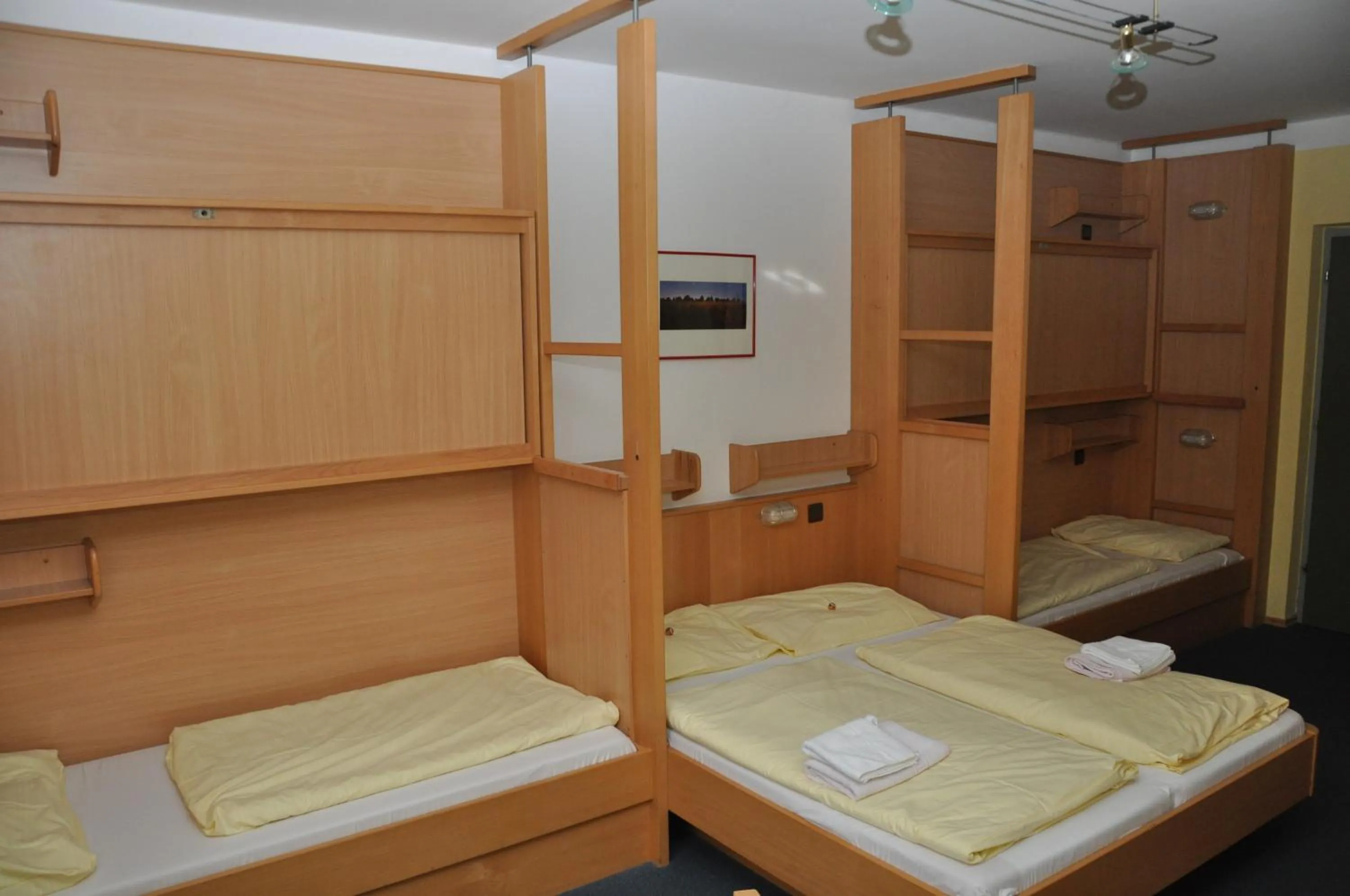Bed in Eduard-Heinrich-Haus, Hostel