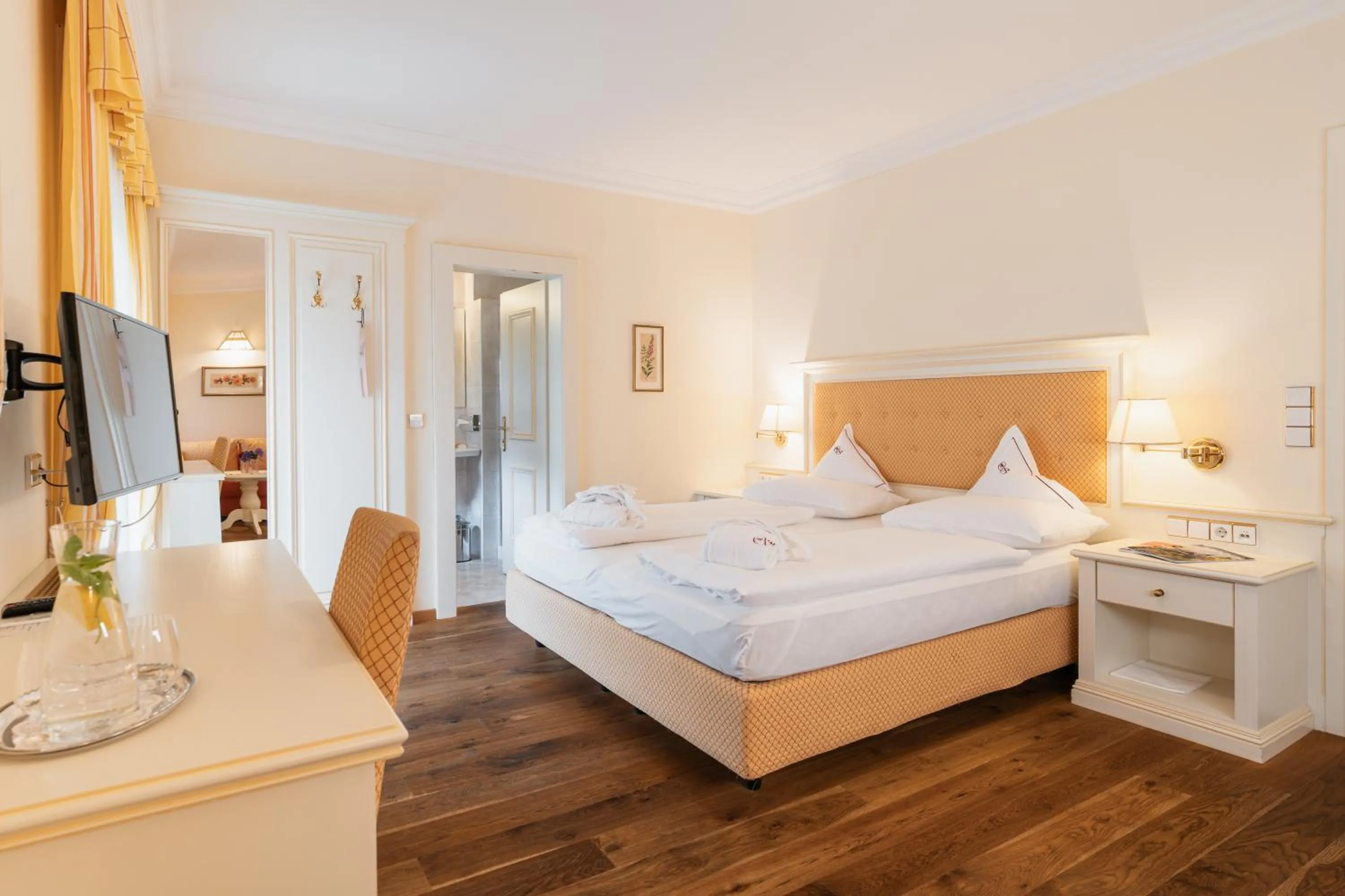 Photo of the whole room, Bed in Hotel Starkenberg