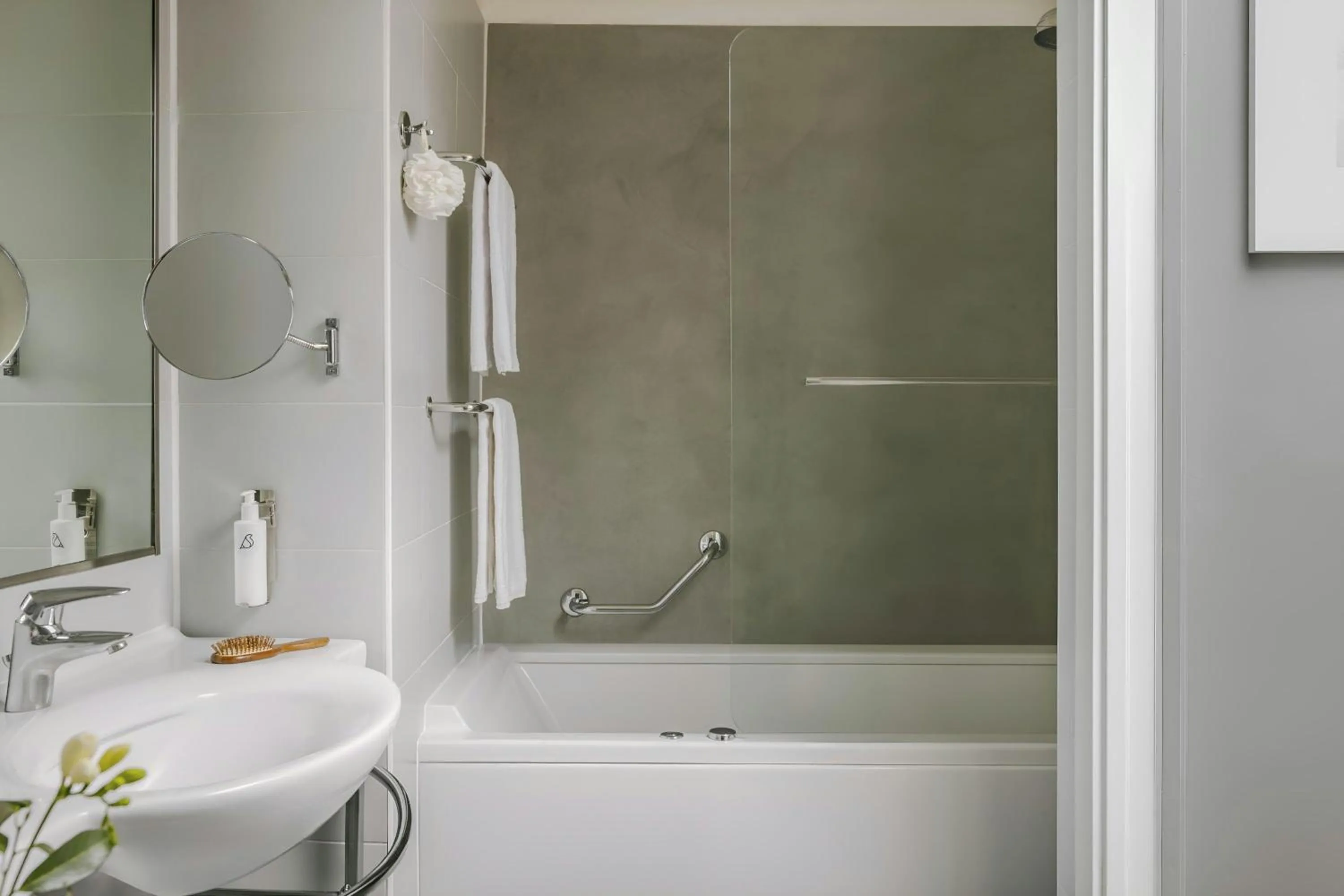 Bathroom in Missori Hotel Piazza Missori, Sonder by Marriott Bonvoy