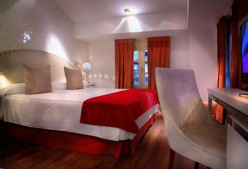 Photo of the whole room, Bed in San Ramón del Somontano