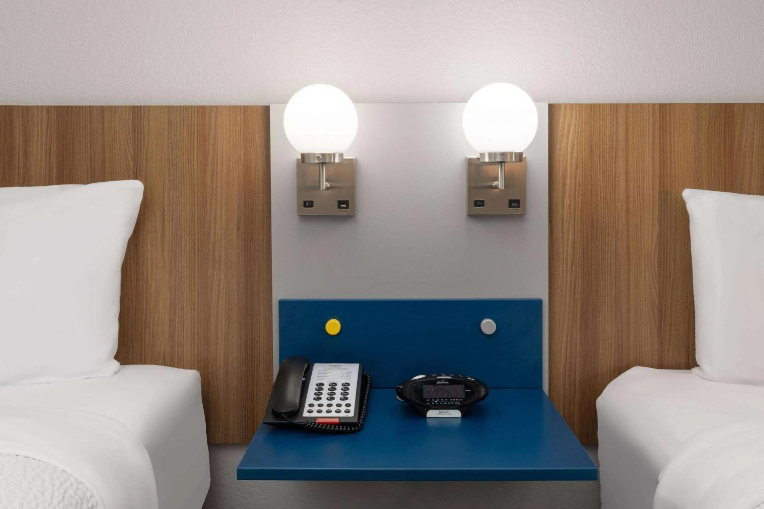 Photo of the whole room, Bed in Microtel Inn & Suites by Wyndham Buda Austin South