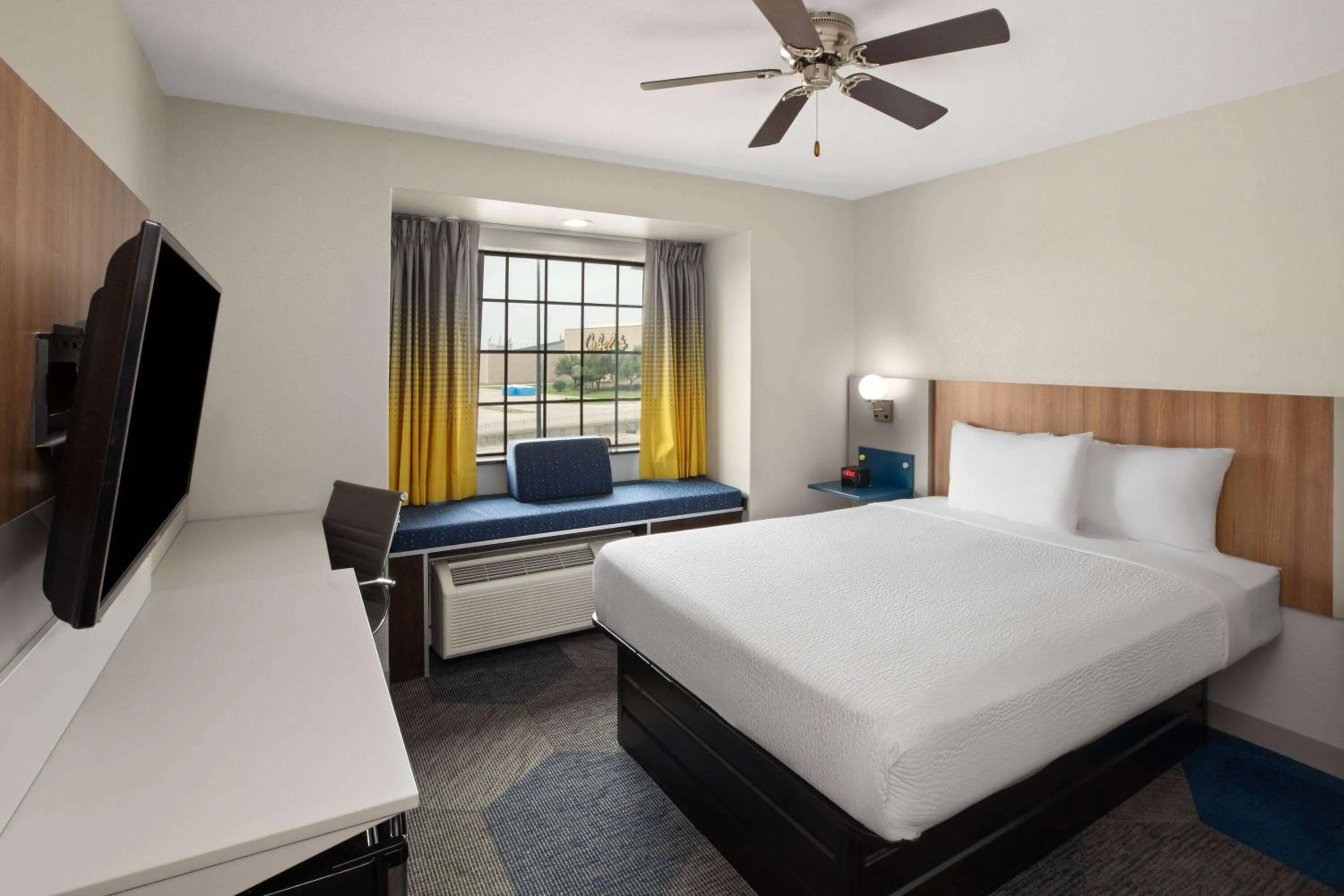 Photo of the whole room, Bed in Microtel Inn & Suites by Wyndham Buda Austin South