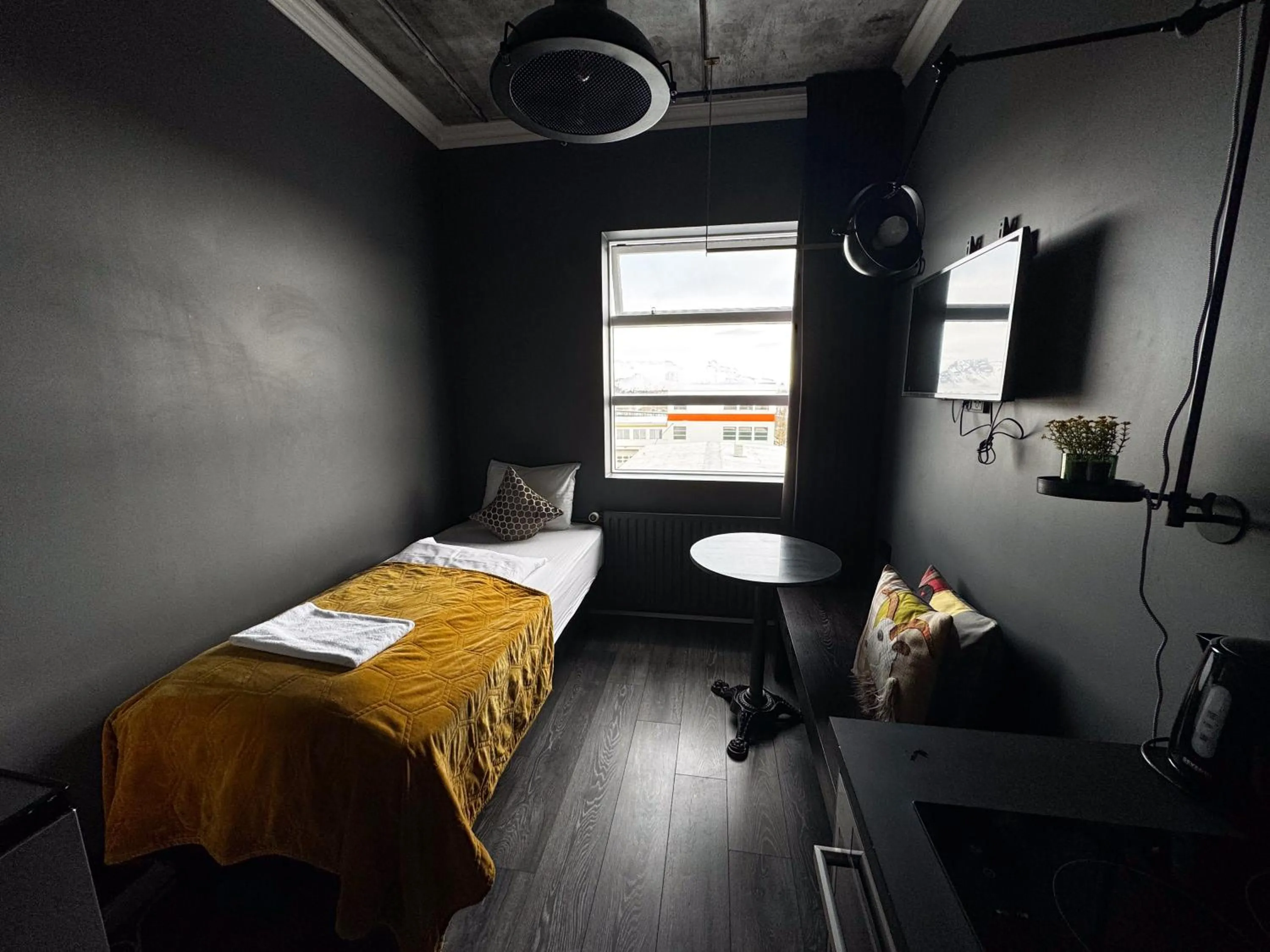 Bed in R13 - A Townhouse Hotel