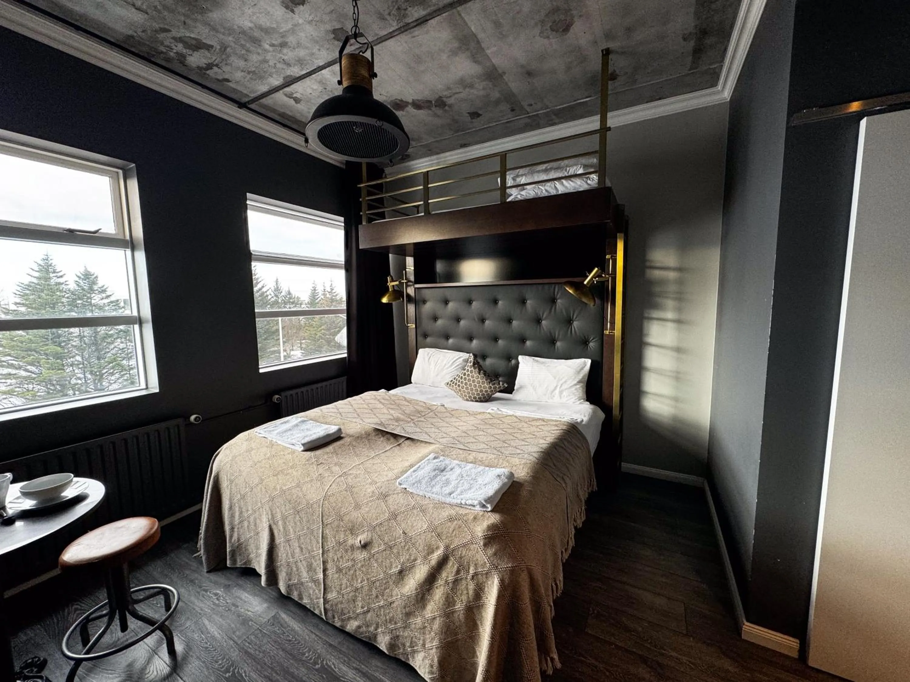 Bed in R13 - A Townhouse Hotel