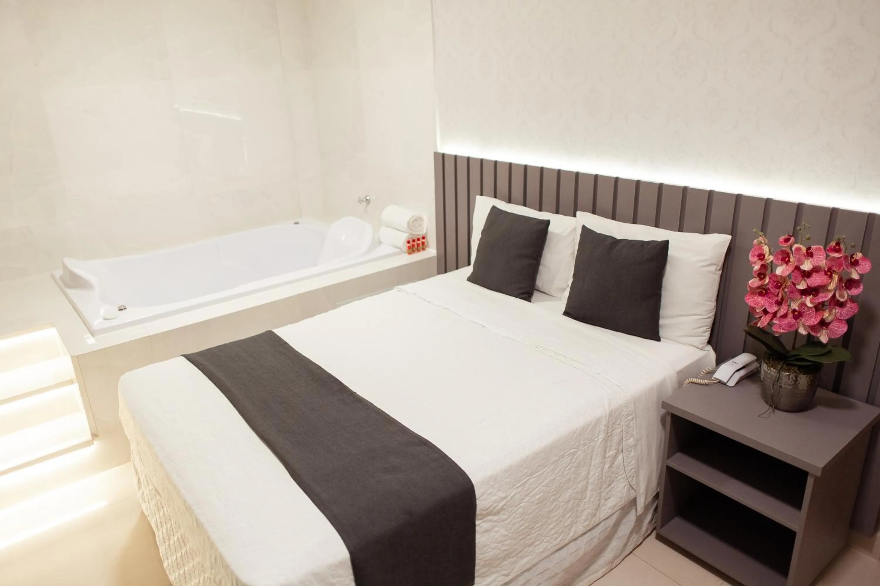 Bedroom, Bed in Paris Hotel by H Hotéis - Business