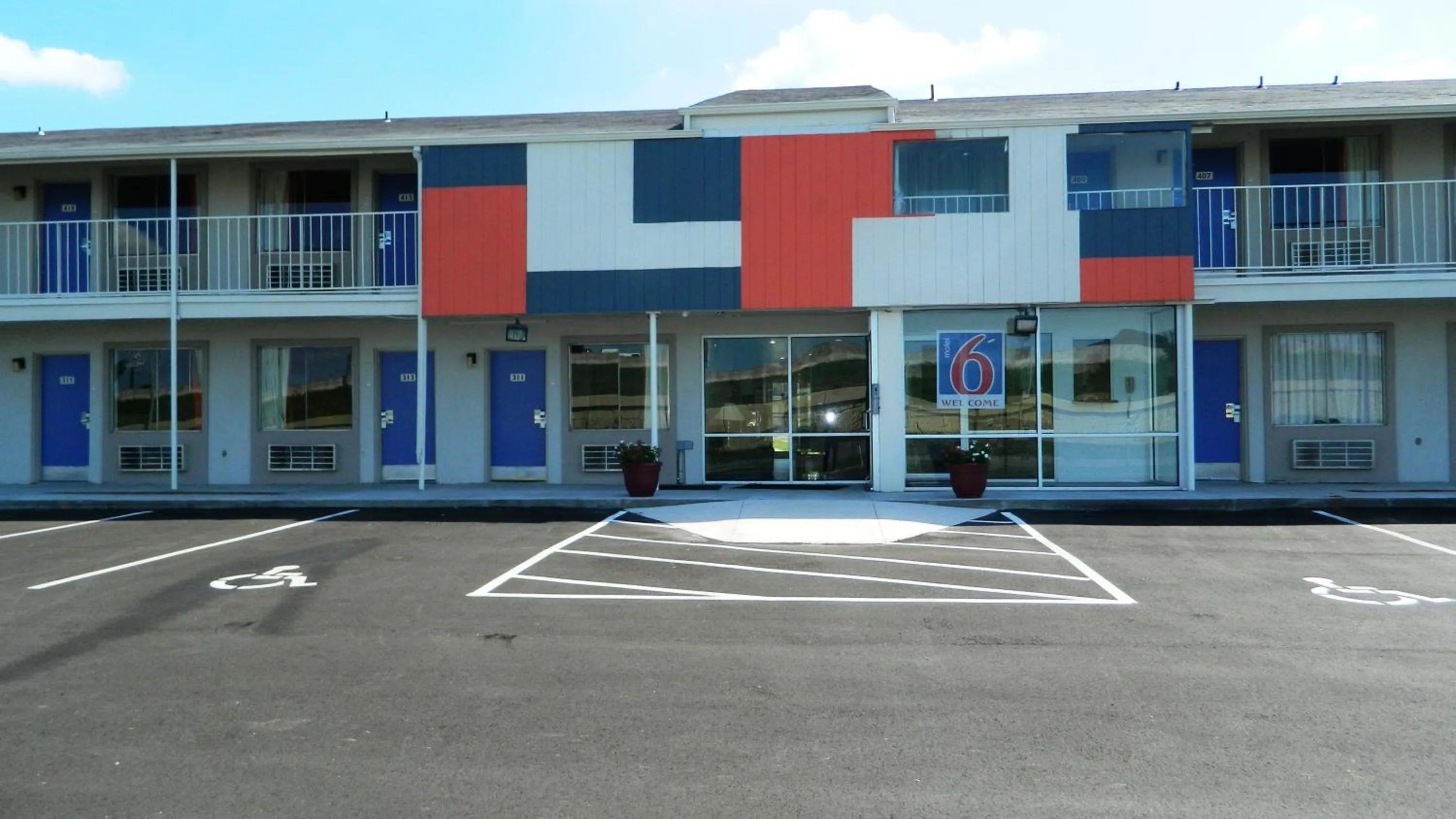 Facade/entrance in Motel 6-Oklahoma City, OK - Airport East