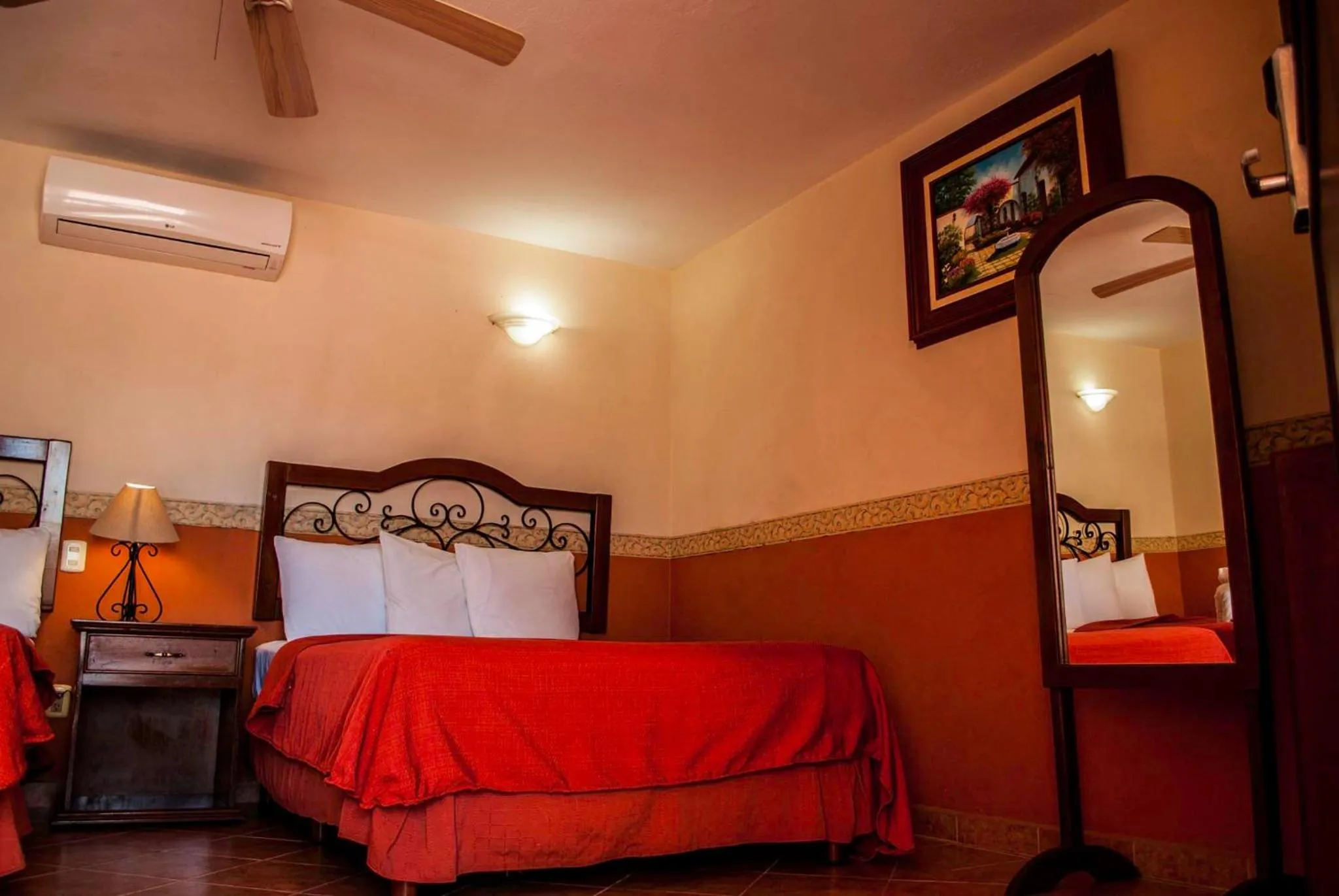 Photo of the whole room, Bed in Maya Campeche Hotel