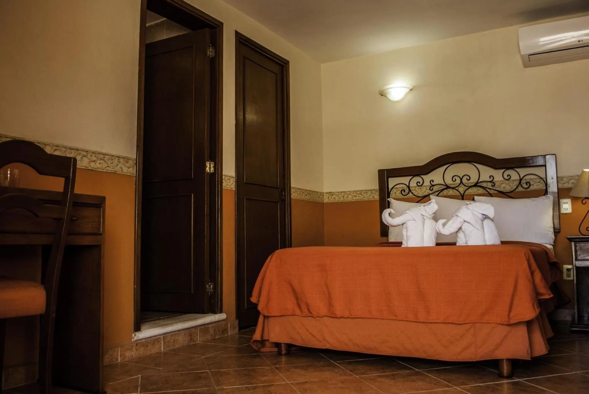 Bedroom, Bed in Maya Campeche Hotel