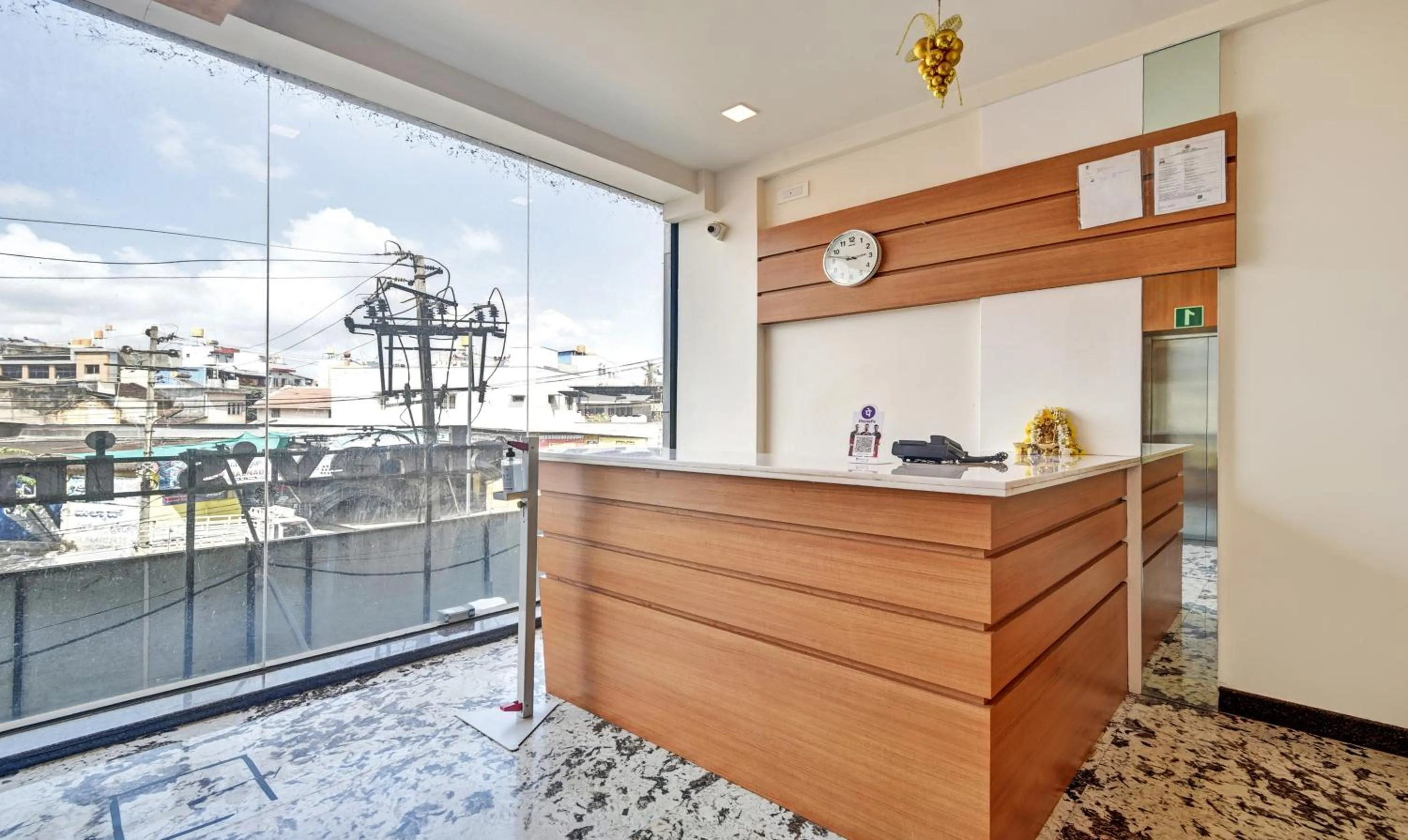 Lobby or reception in Itsy Hotels Shrey'S Inn Mallandur Road