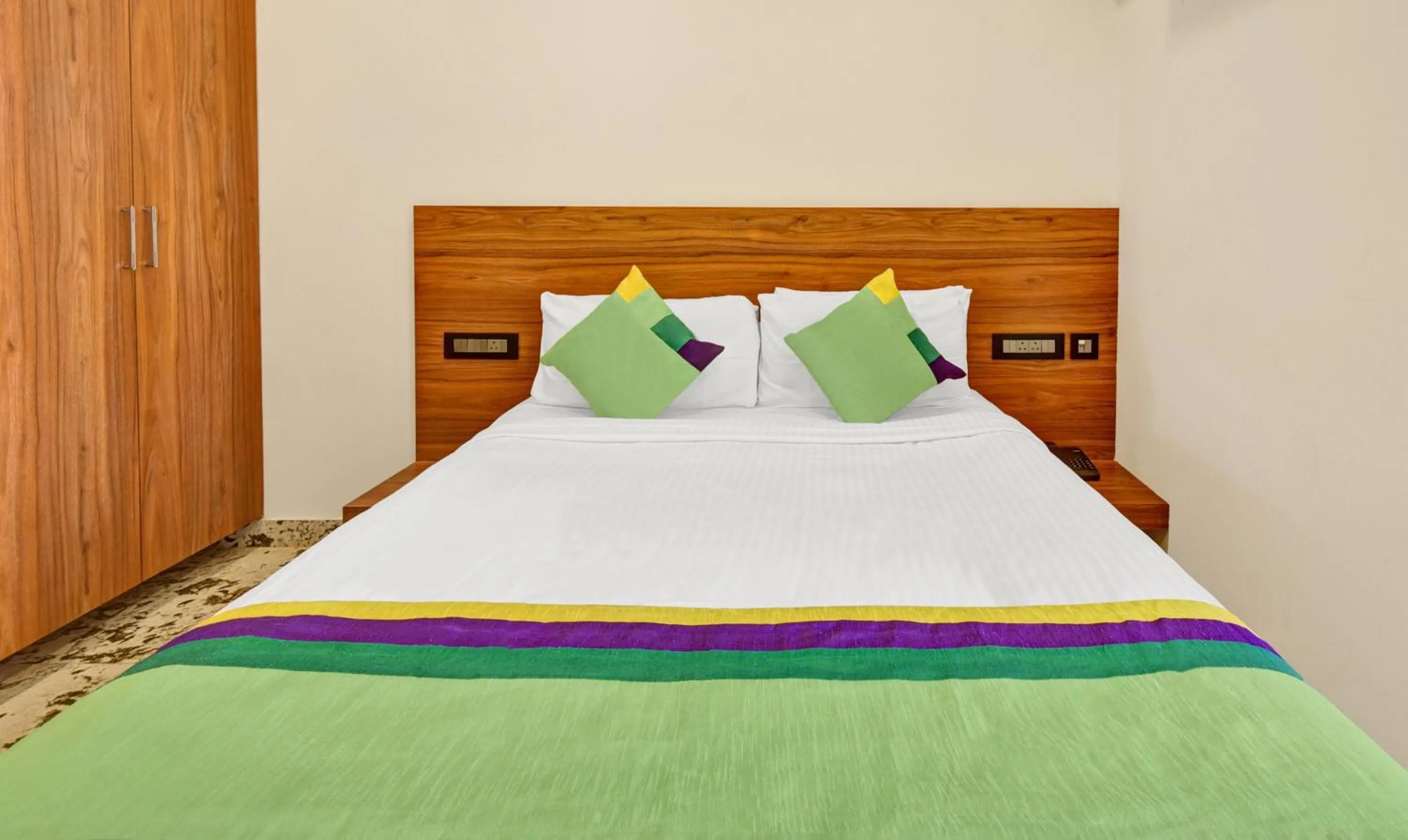 Bedroom, Bed in Itsy Hotels Shrey'S Inn Mallandur Road