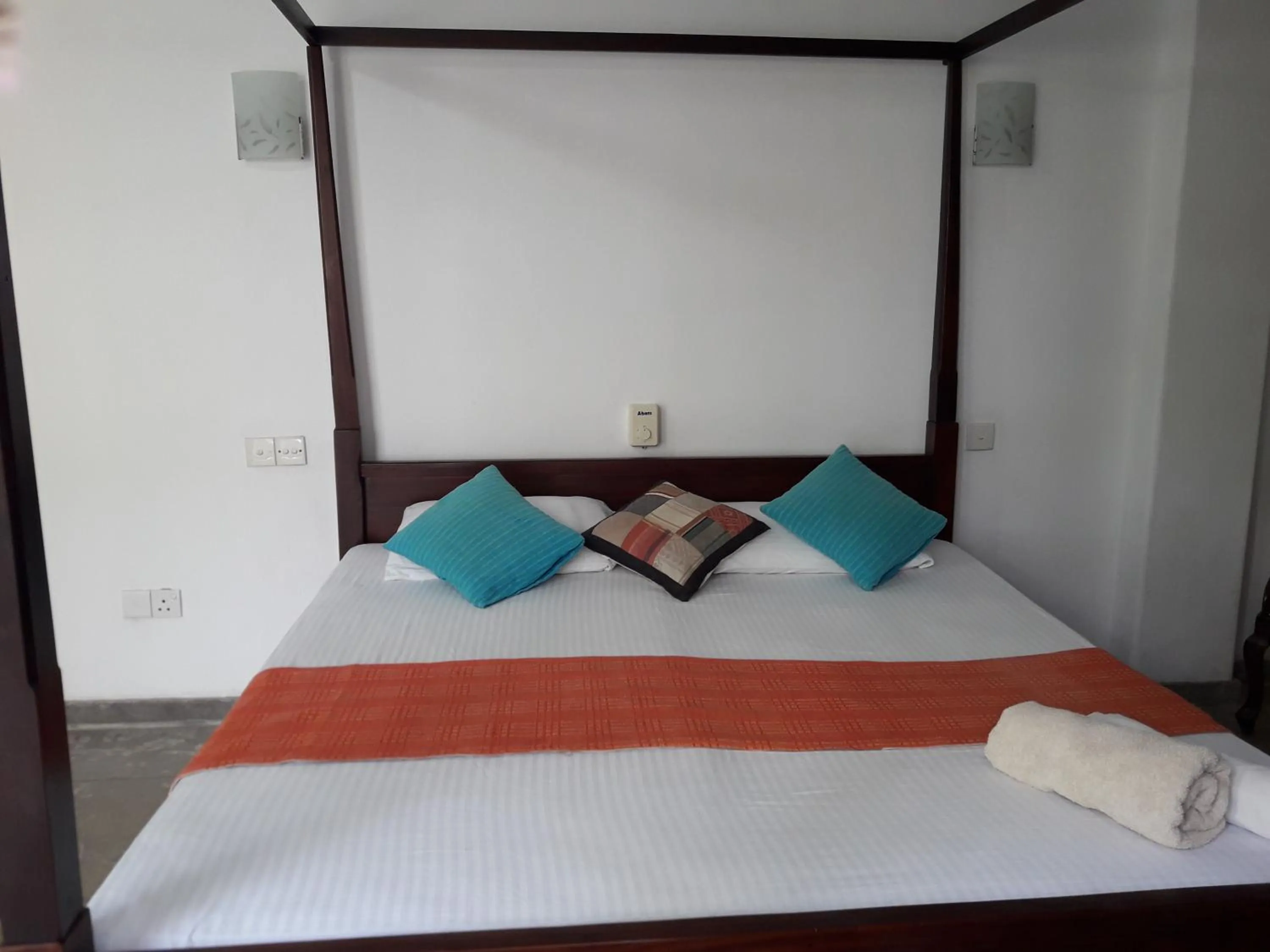 Bed in Sea Front Hikkaduwa