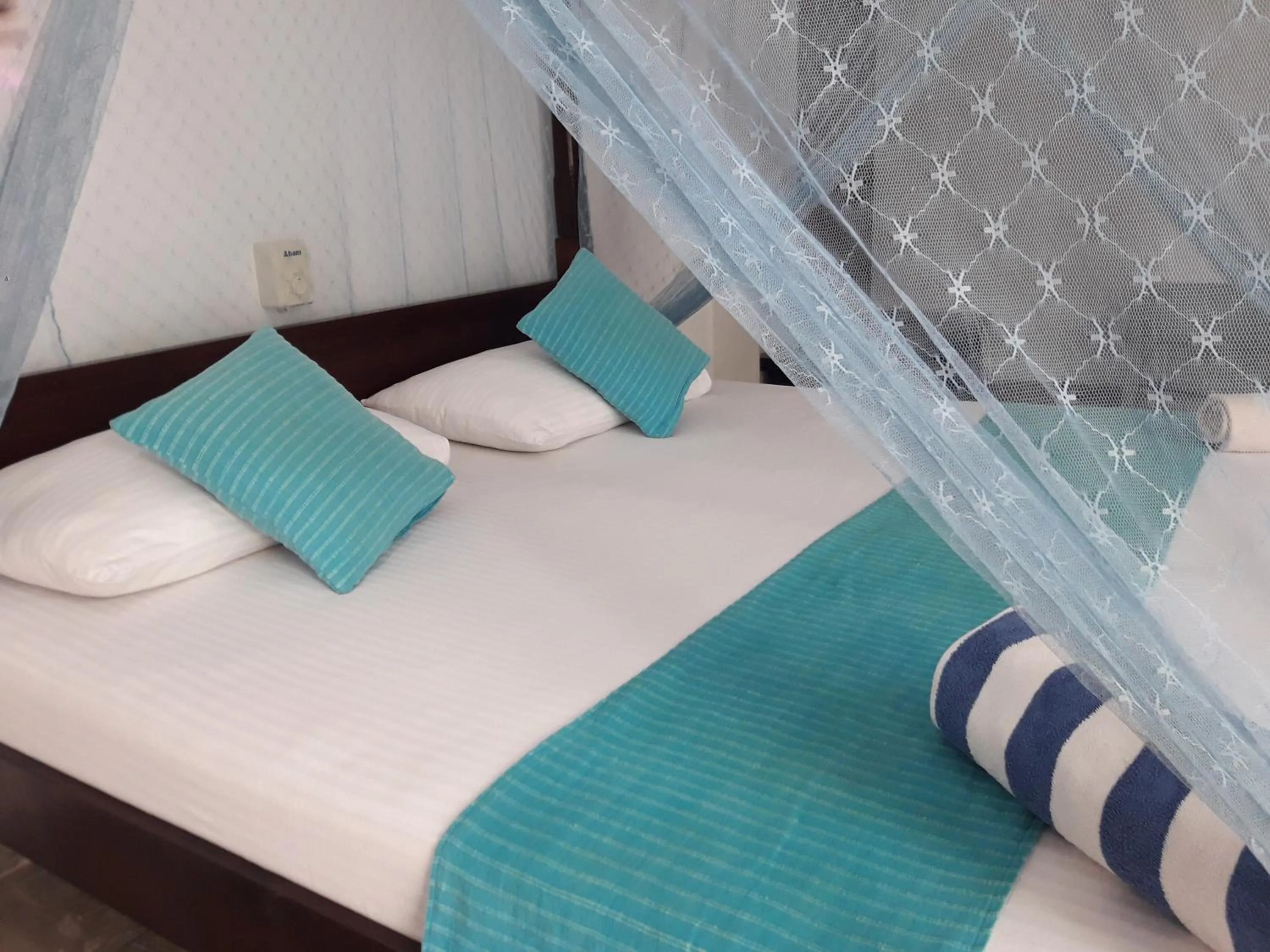 Photo of the whole room, Bed in Sea Front Hikkaduwa