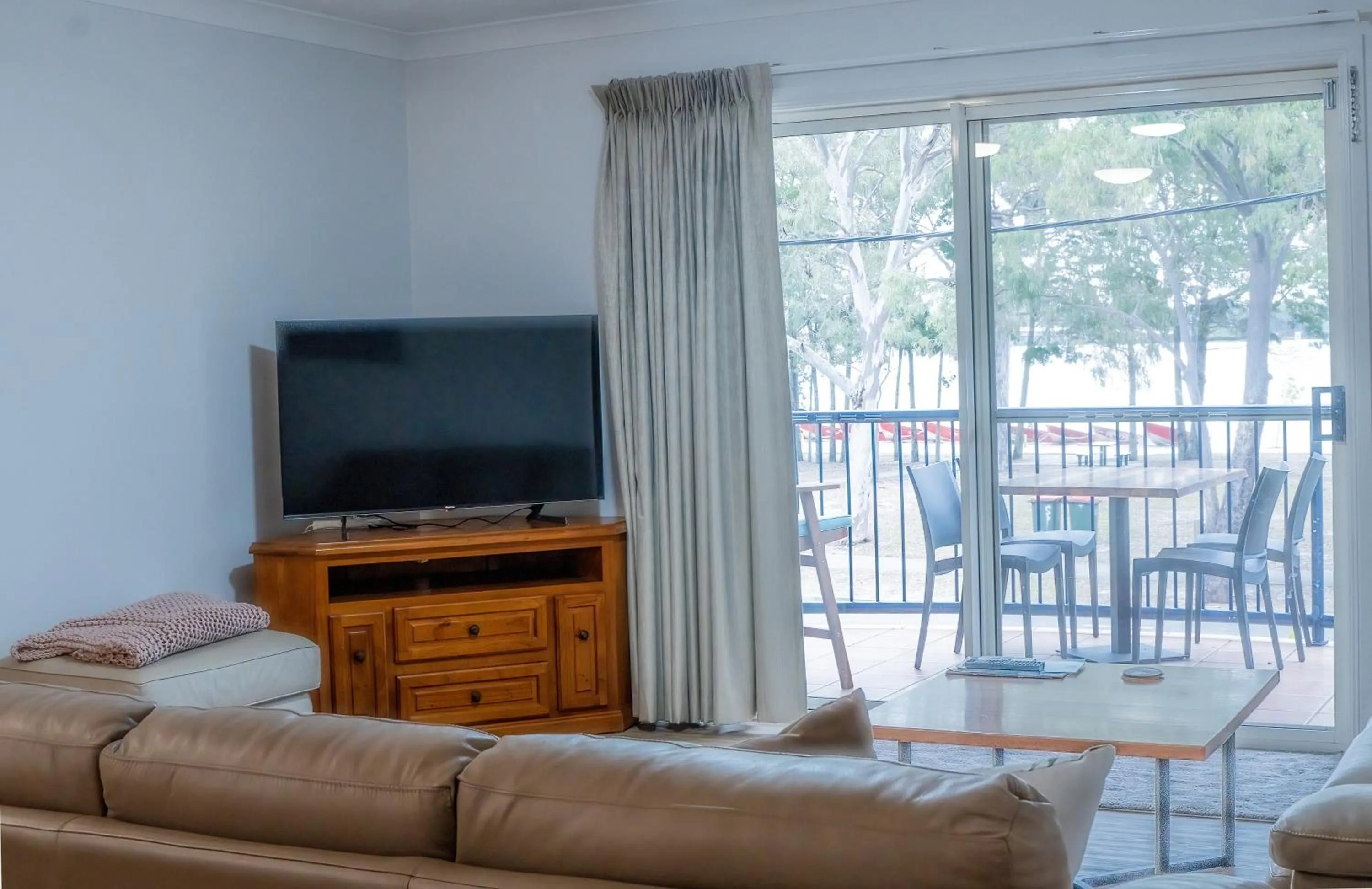 Communal lounge/ TV room in Sylvan Beach Resort