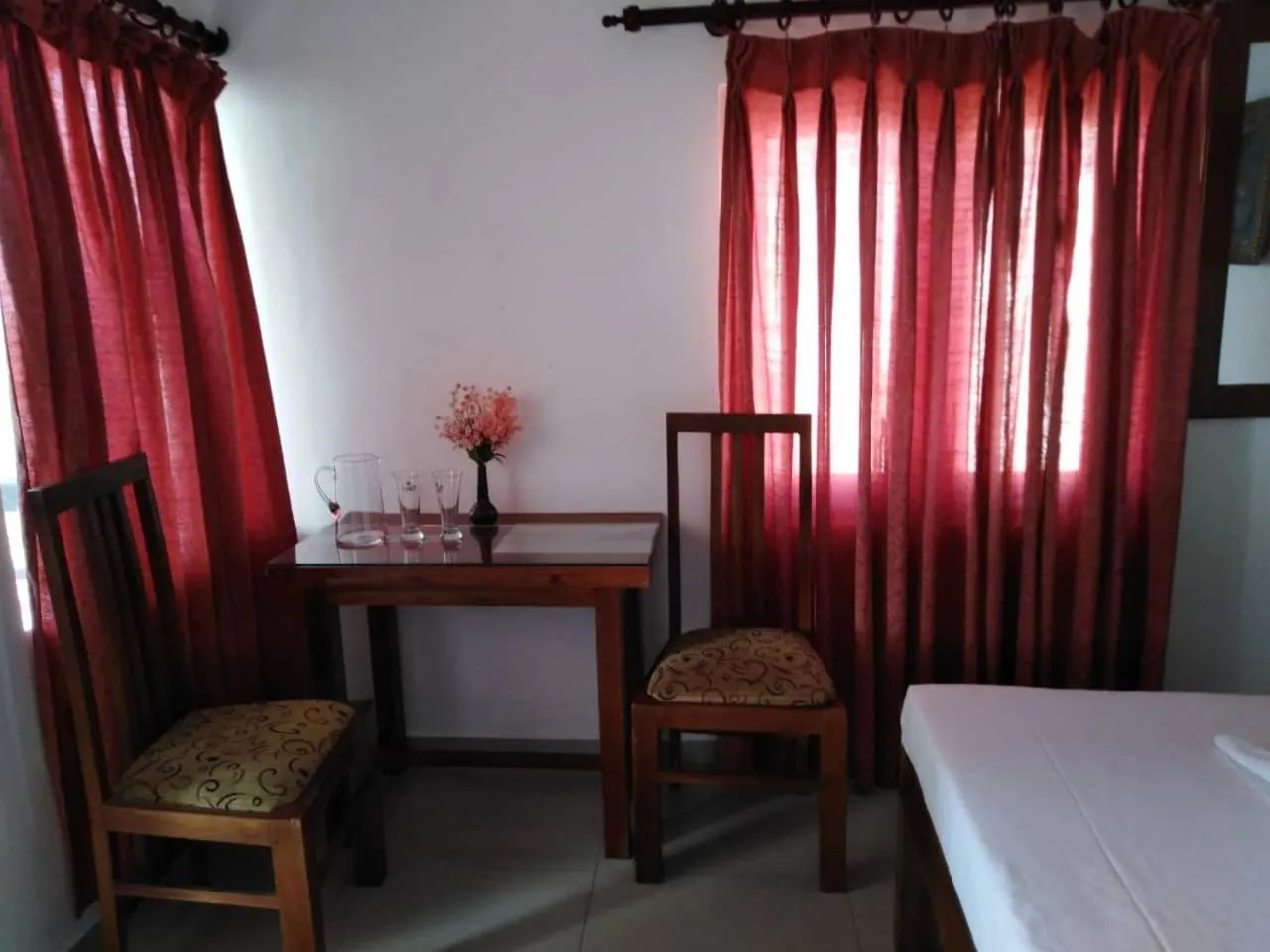 Photo of the whole room, Bed in The Finz