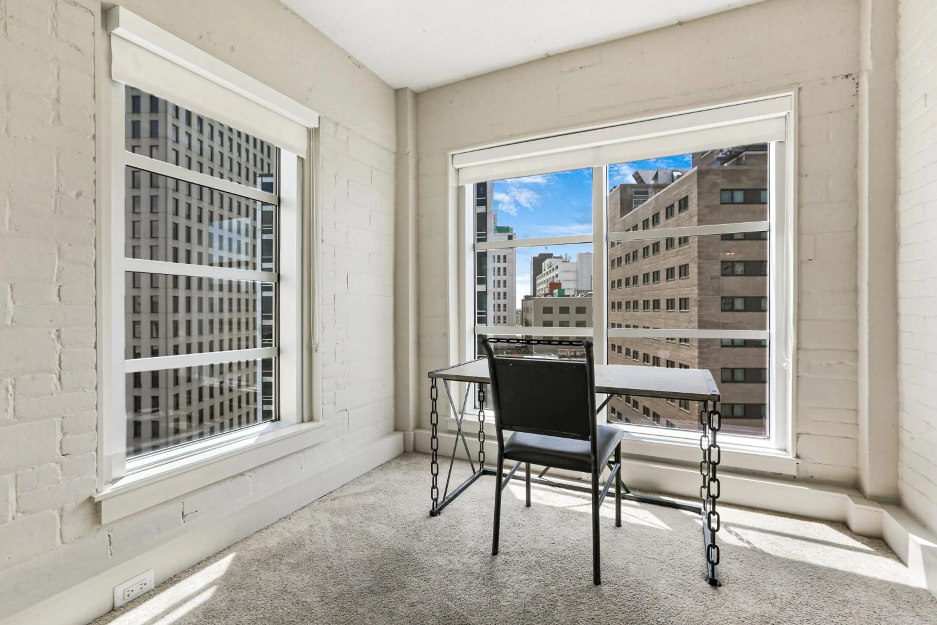 Area and facilities in Modern & Fully Furnished Apartments in the Heart of the City