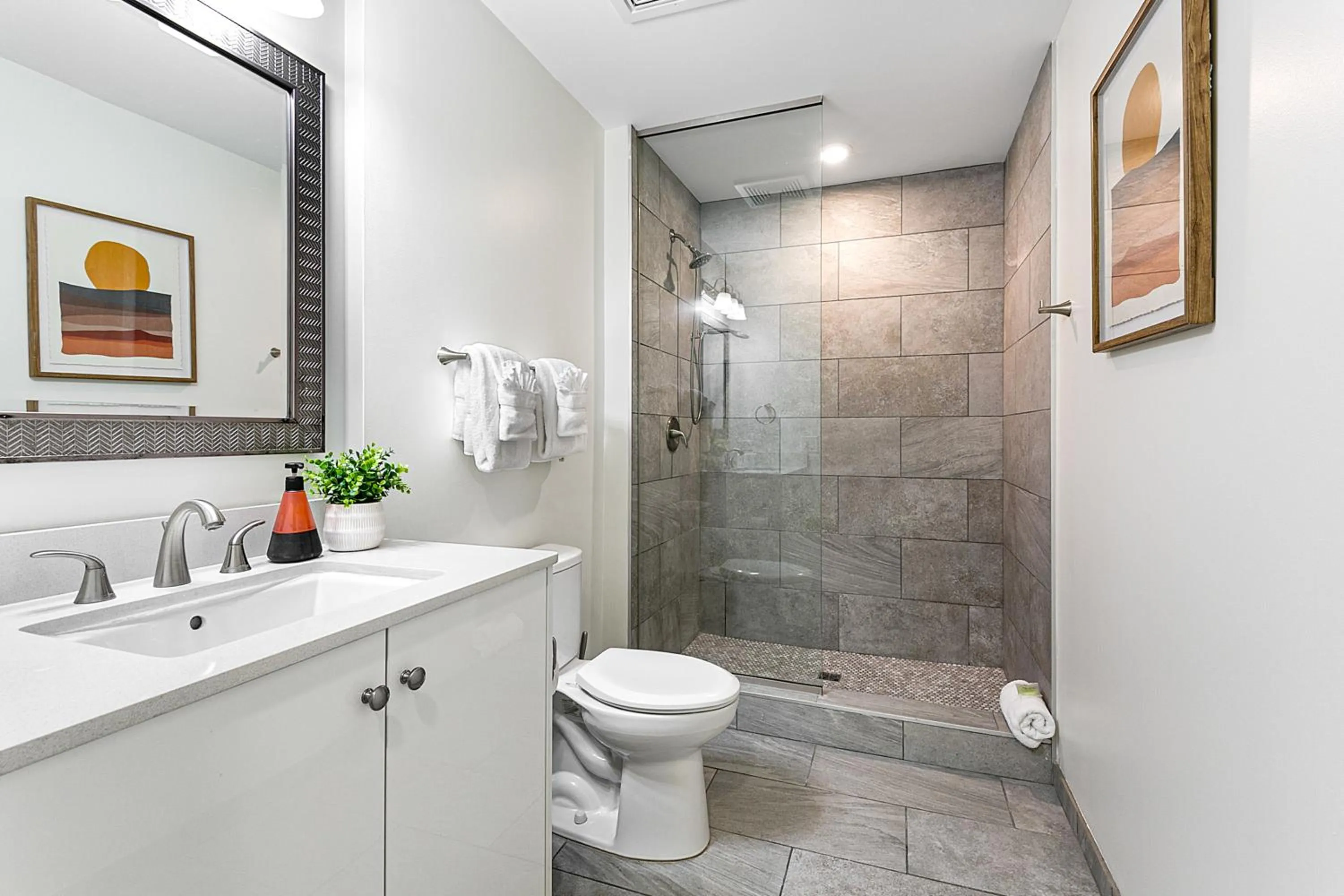 Bathroom in Modern & Fully Furnished Apartments in the Heart of the City