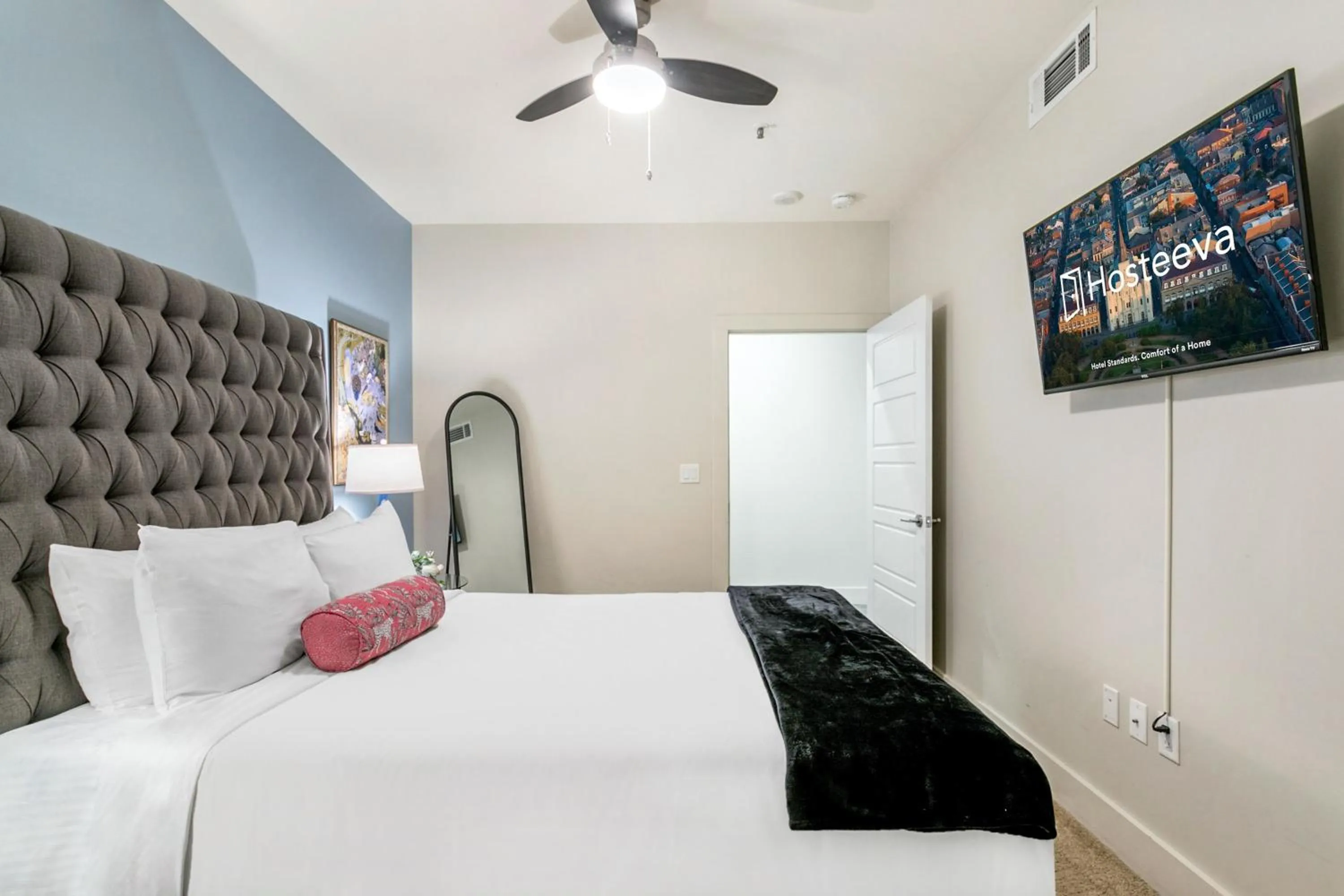 Bedroom, Bed in Modern & Fully Furnished Apartments in the Heart of the City