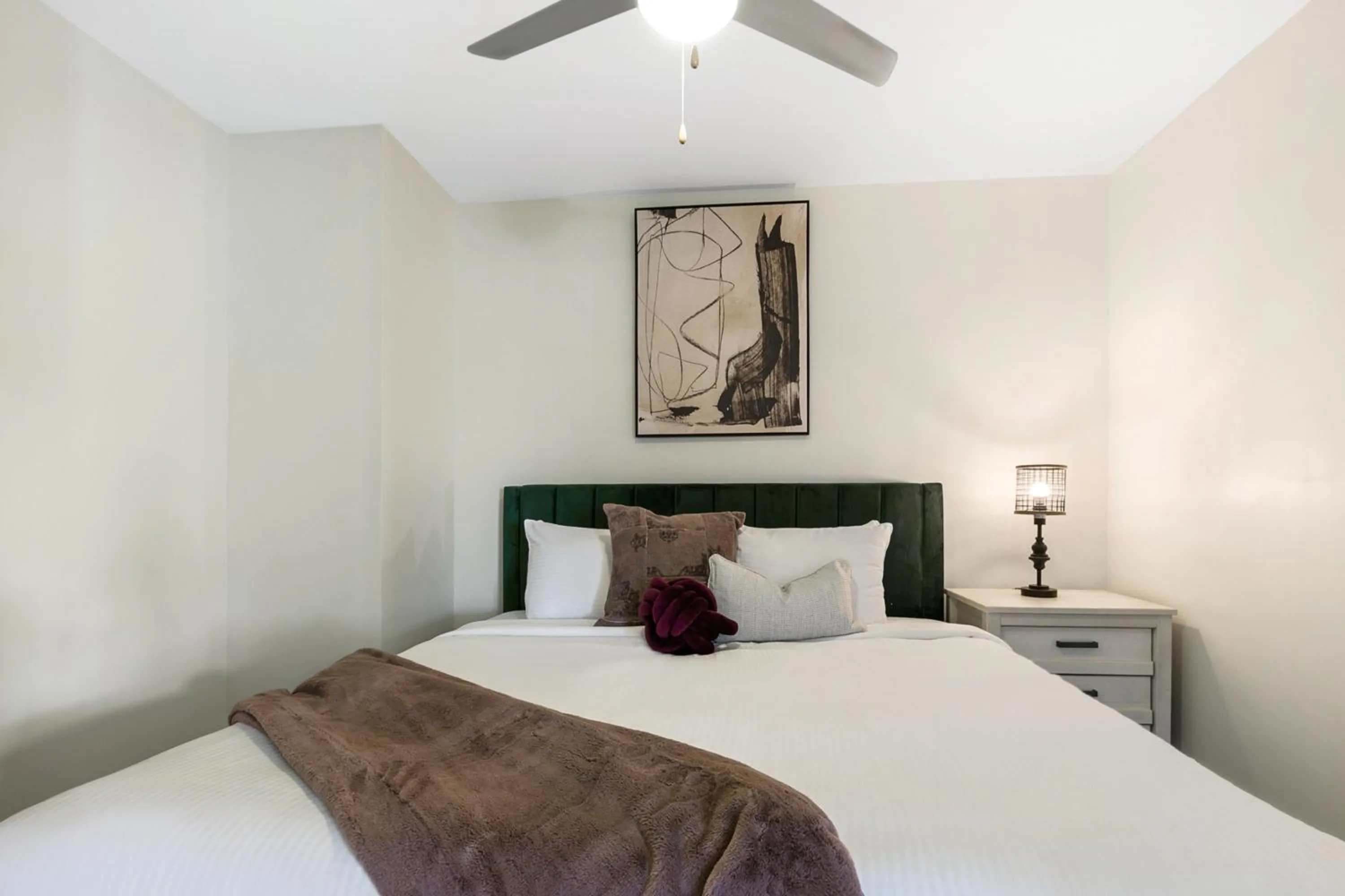 Bedroom, Bed in Modern & Fully Furnished Apartments in the Heart of the City