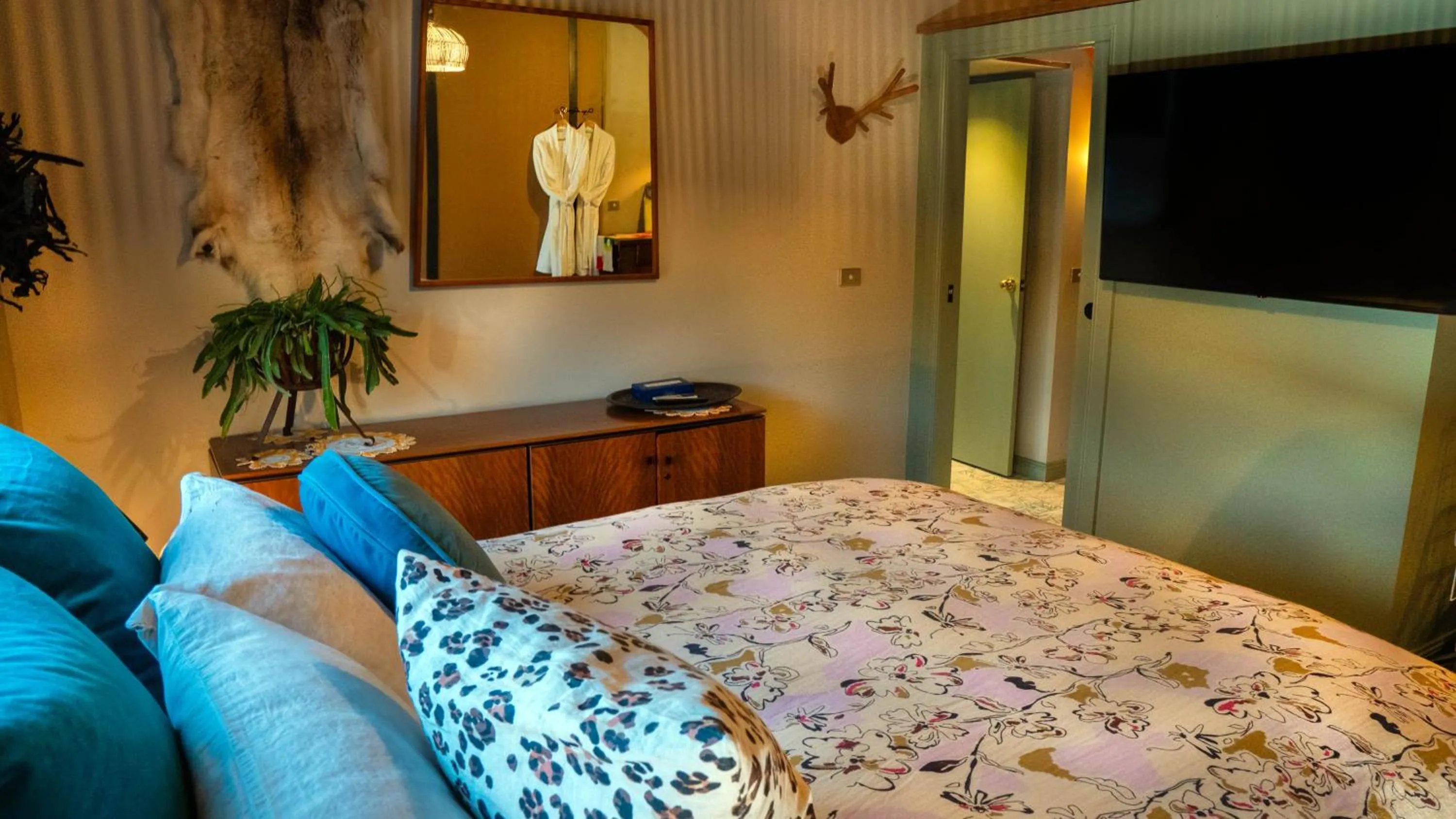 Bedroom, Bed in Dreamers