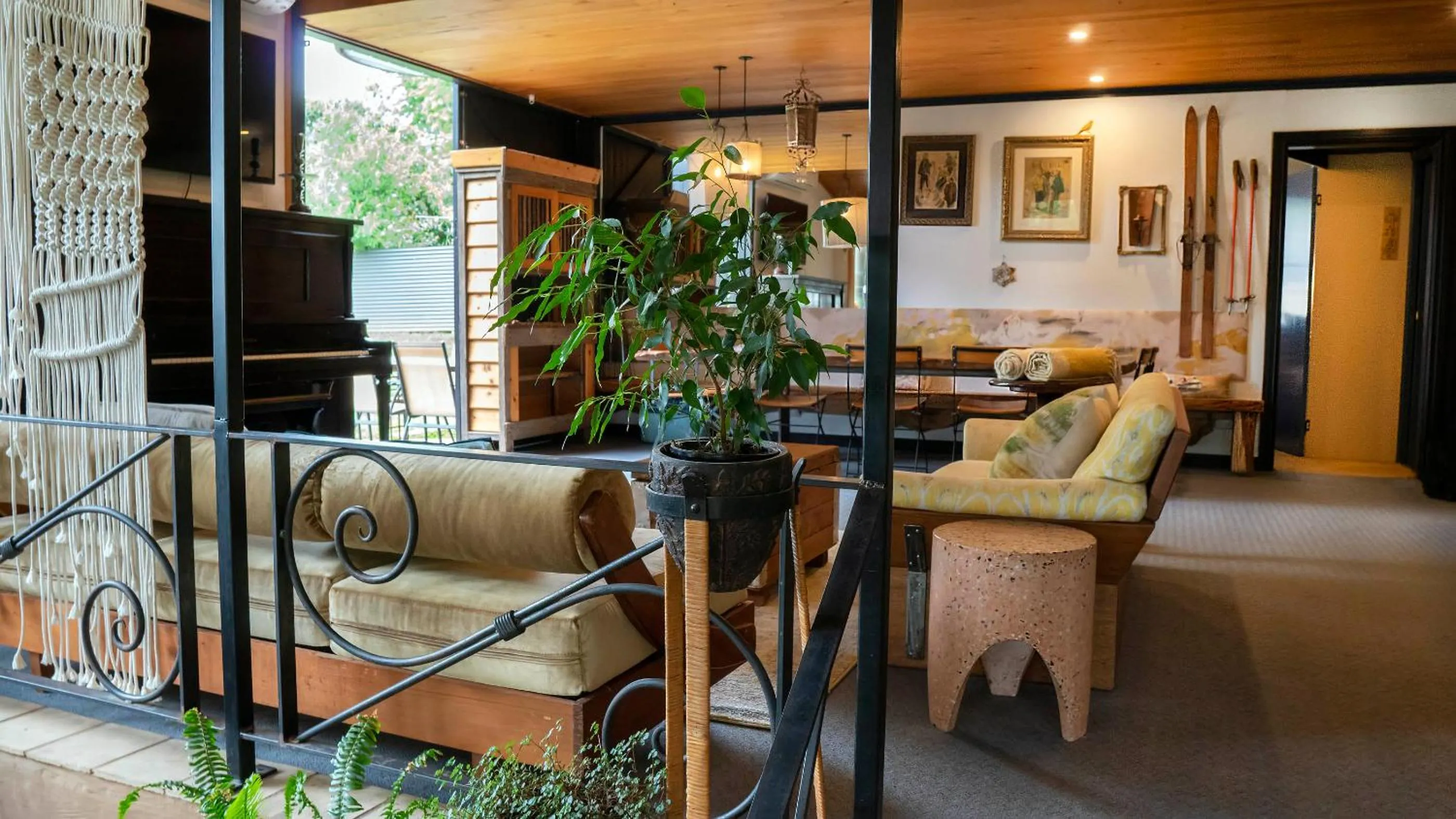 TV and multimedia in Dreamers