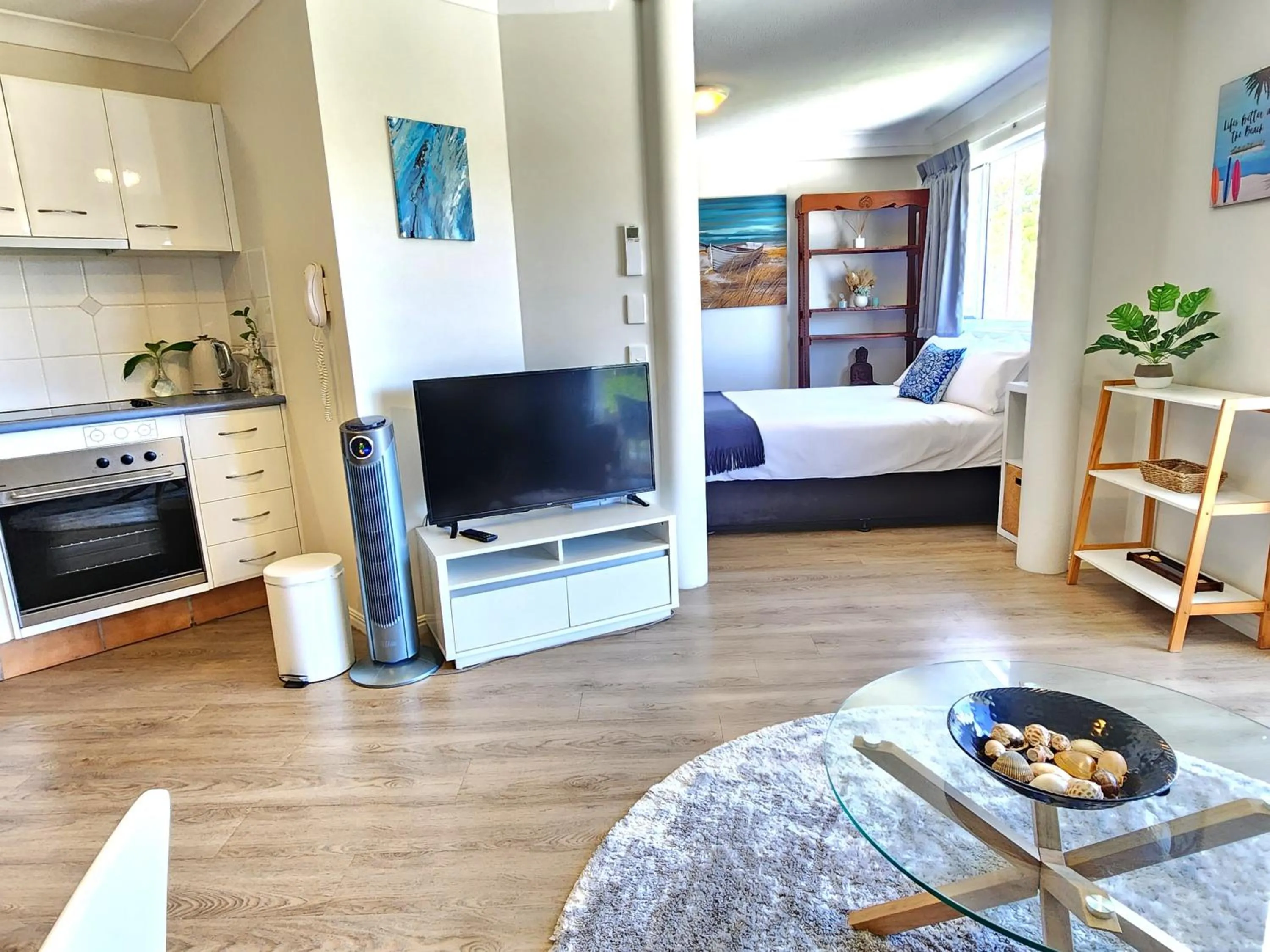 Living room, Bed in Fairways Golf & Beach Retreat Bribie Island