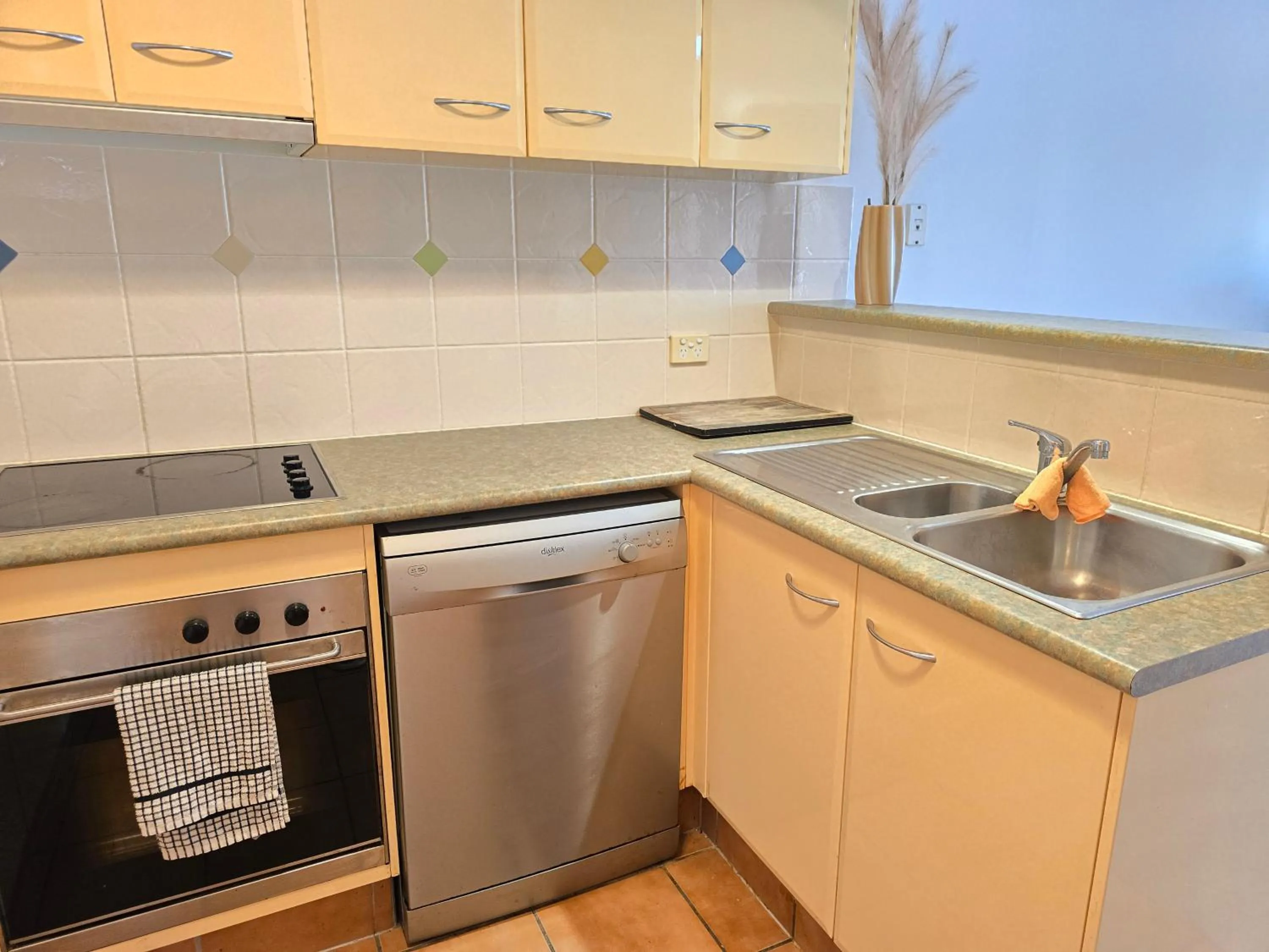 Kitchen or kitchenette in Fairways Golf & Beach Retreat Bribie Island