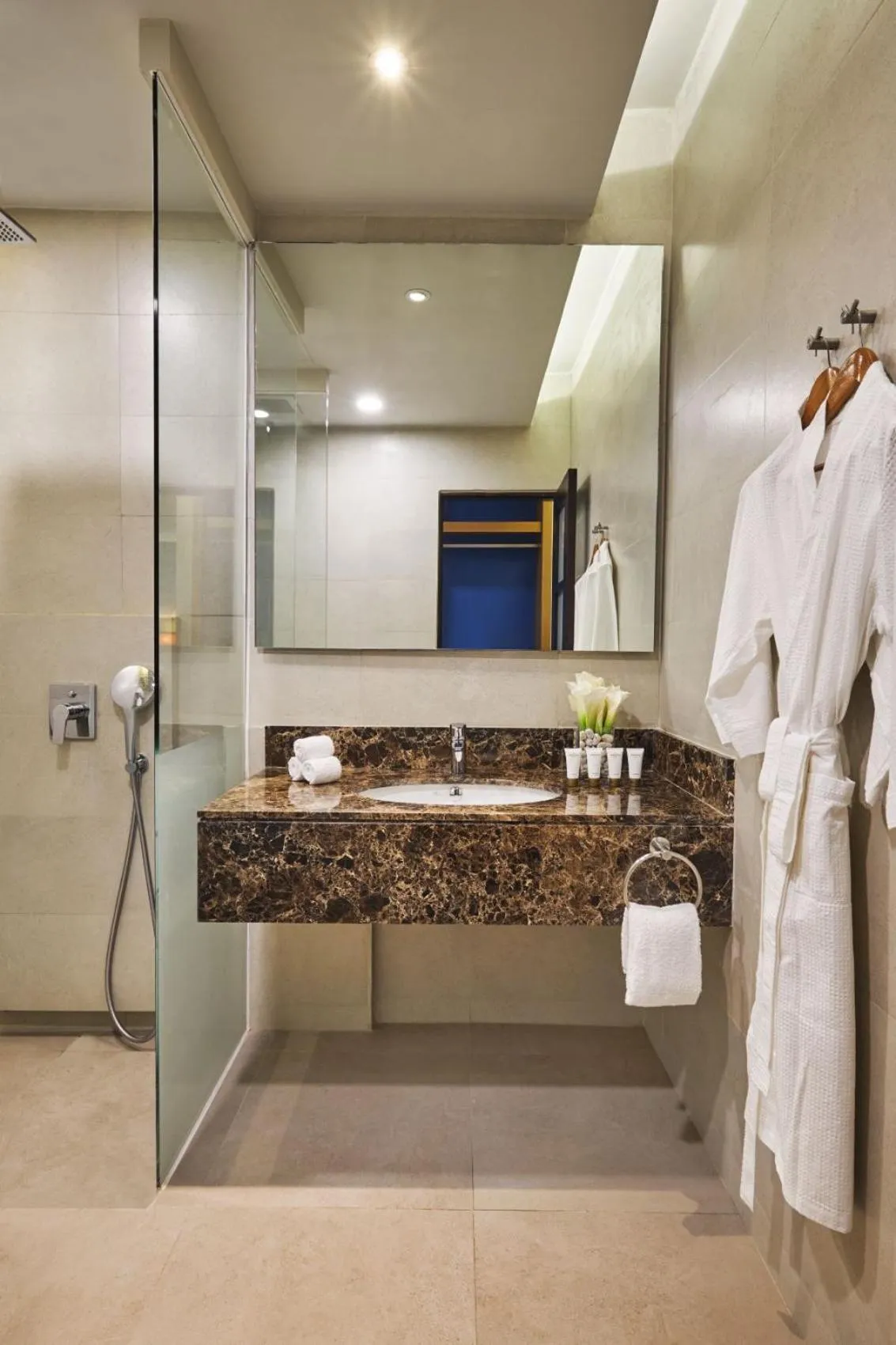 Shower in Movenpick Resort & Spa Boracay