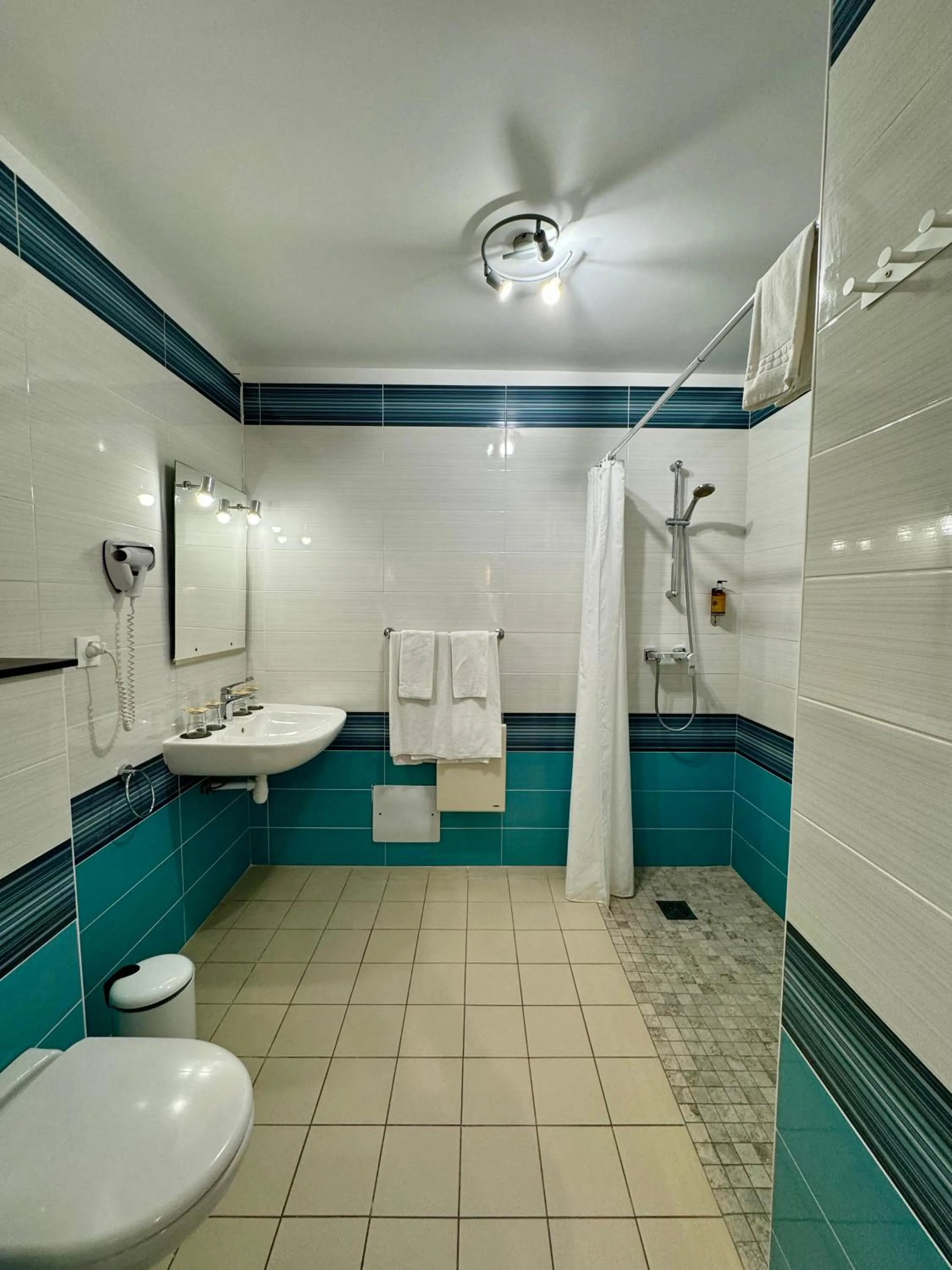 Hotel et Appartements Reine D'Azur