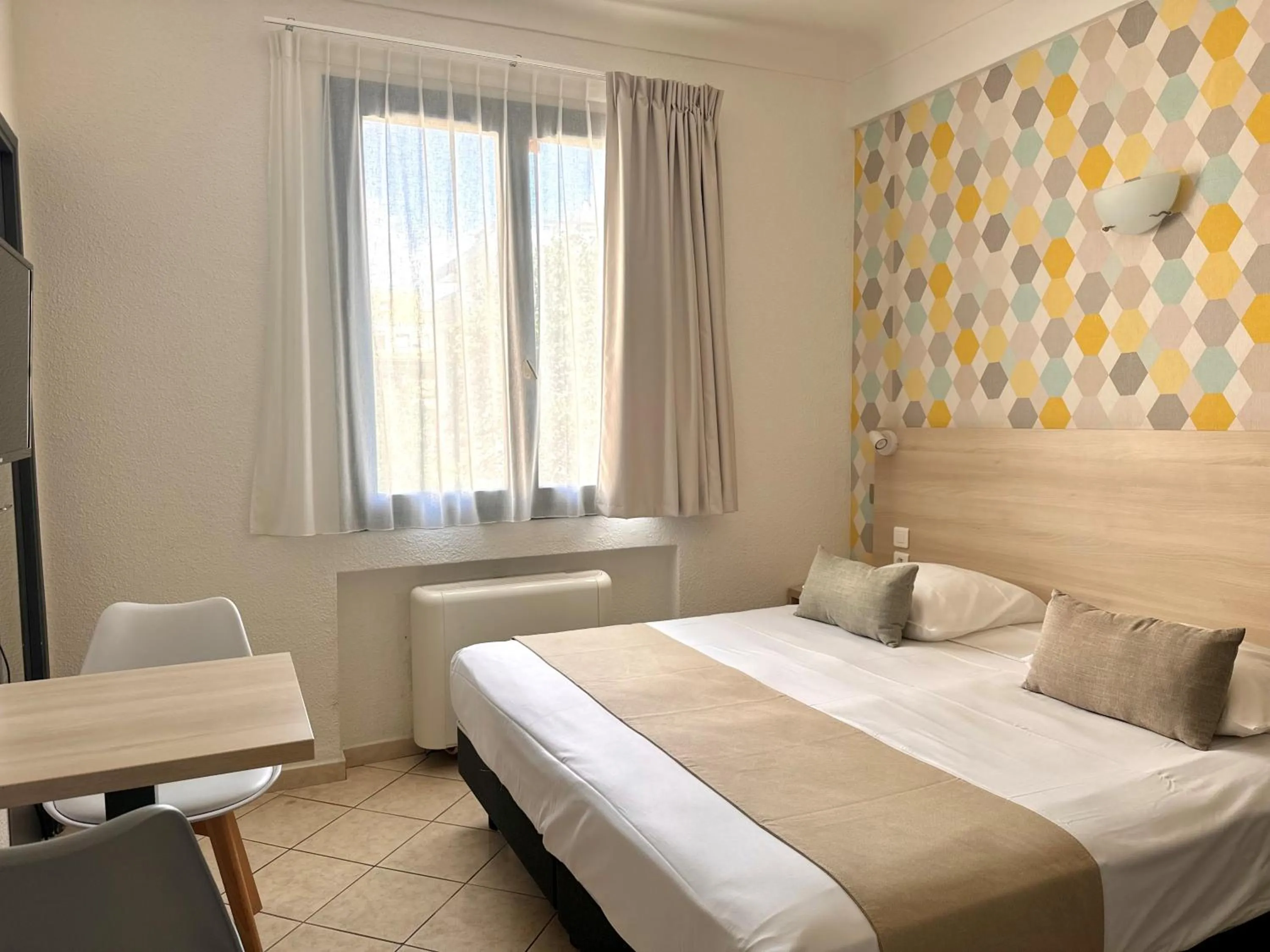 Bed in Hotel et Appartements Reine D'Azur