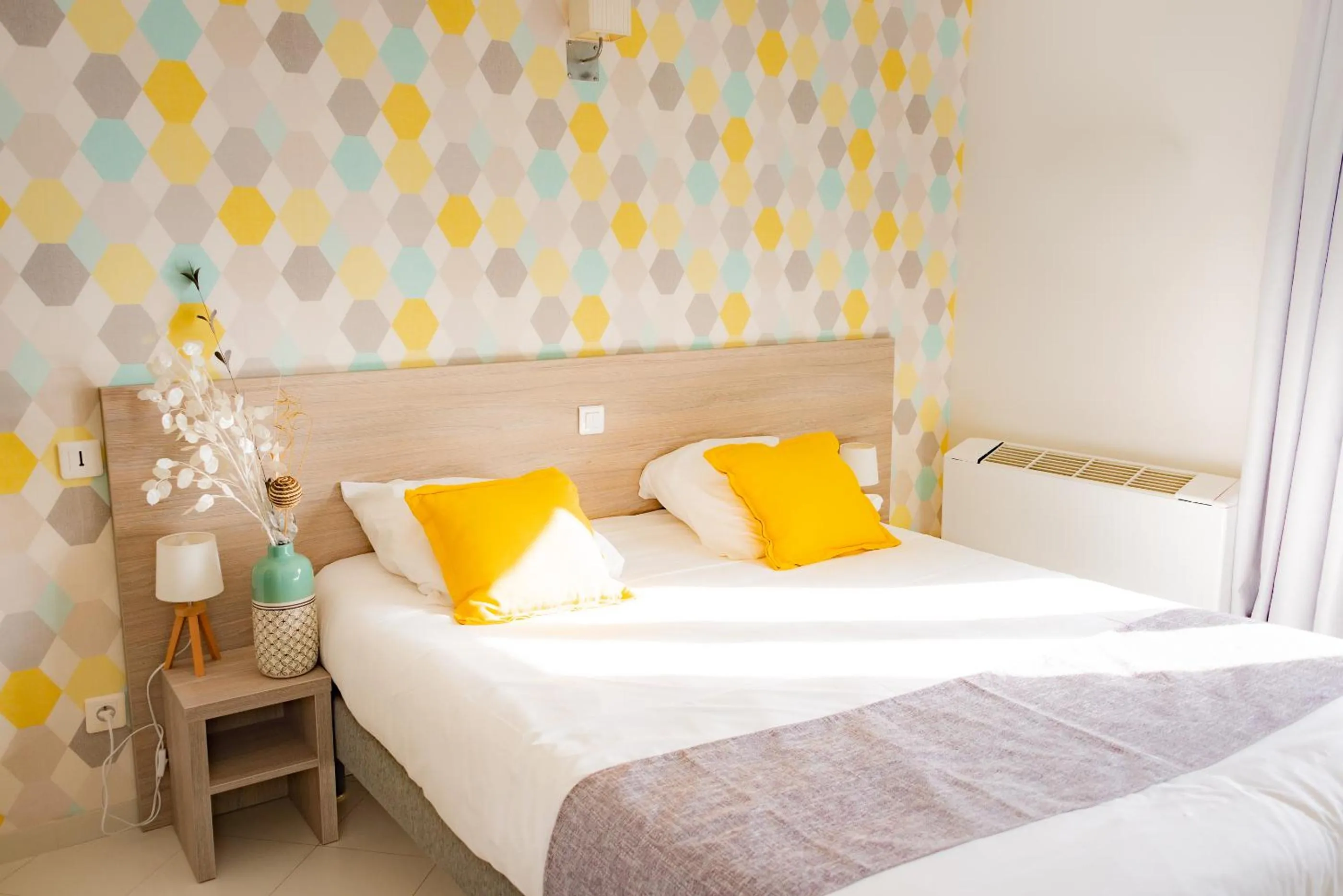 Bed in Hotel et Appartements Reine D'Azur