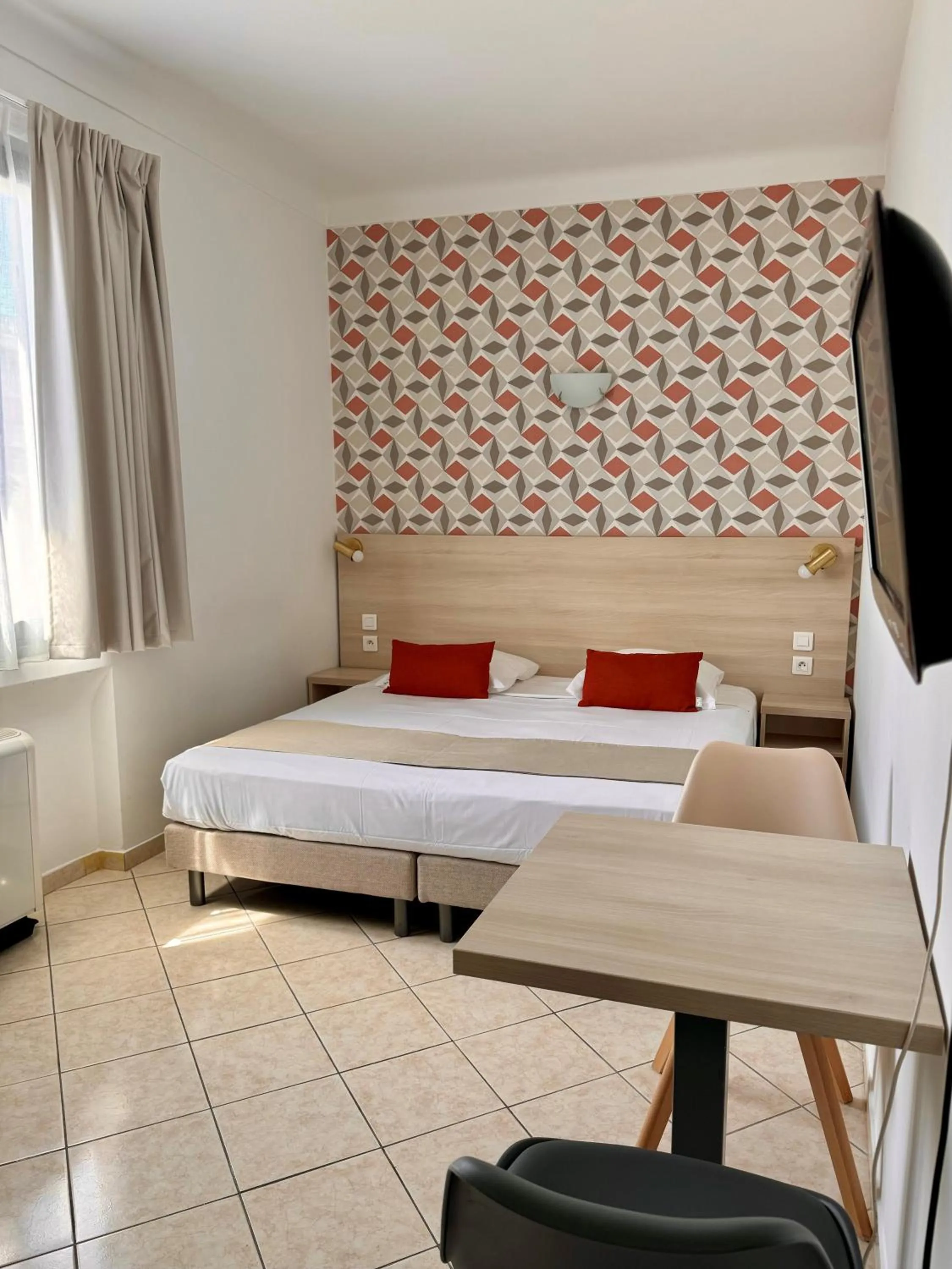 Bed in Hotel et Appartements Reine D'Azur