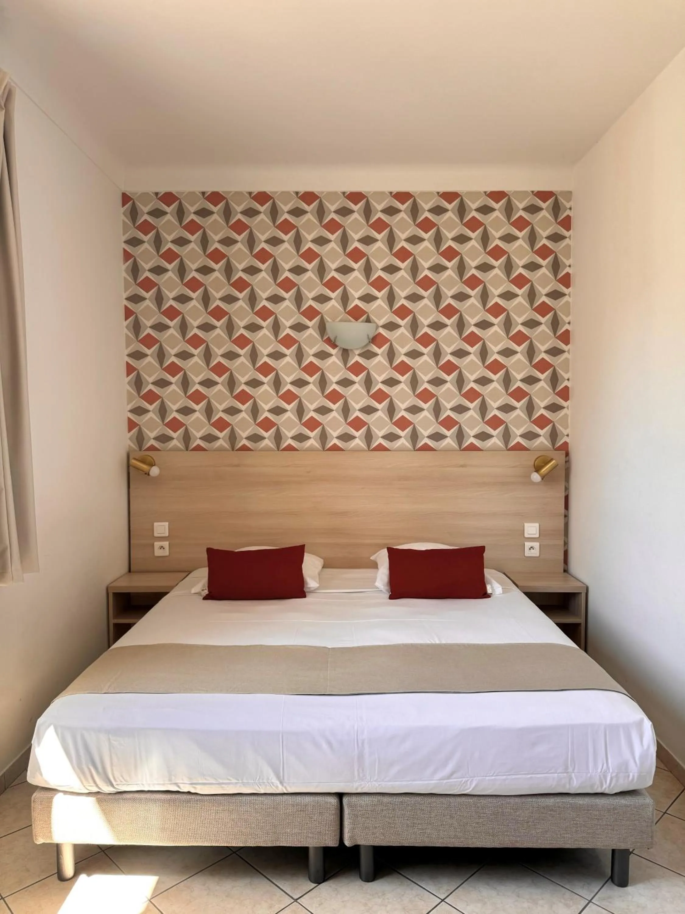 Bed in Hotel et Appartements Reine D'Azur