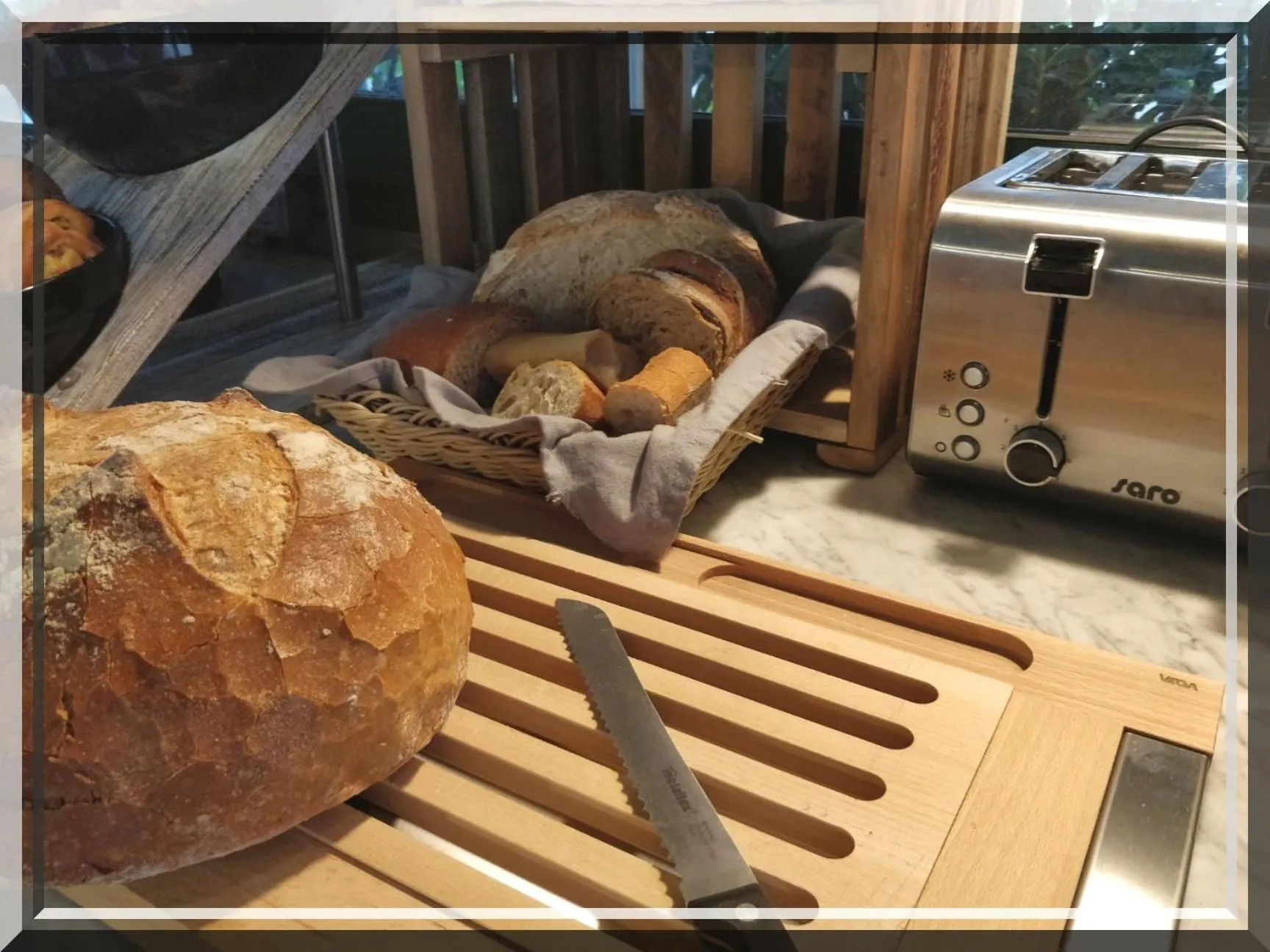 Buffet breakfast in Hotel et Appartements Reine D'Azur