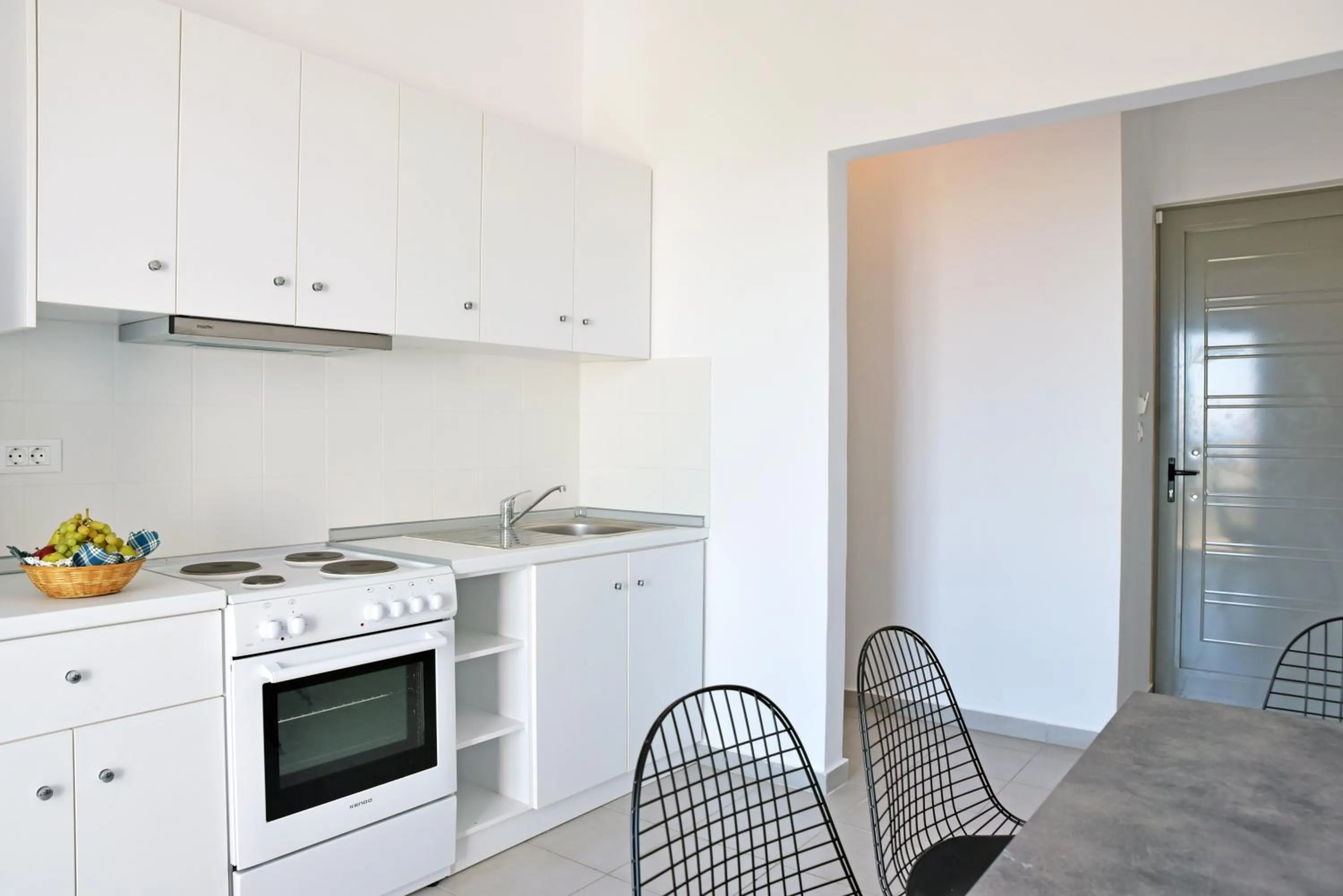 Coffee/tea facilities in Hillside Studios & Apartments