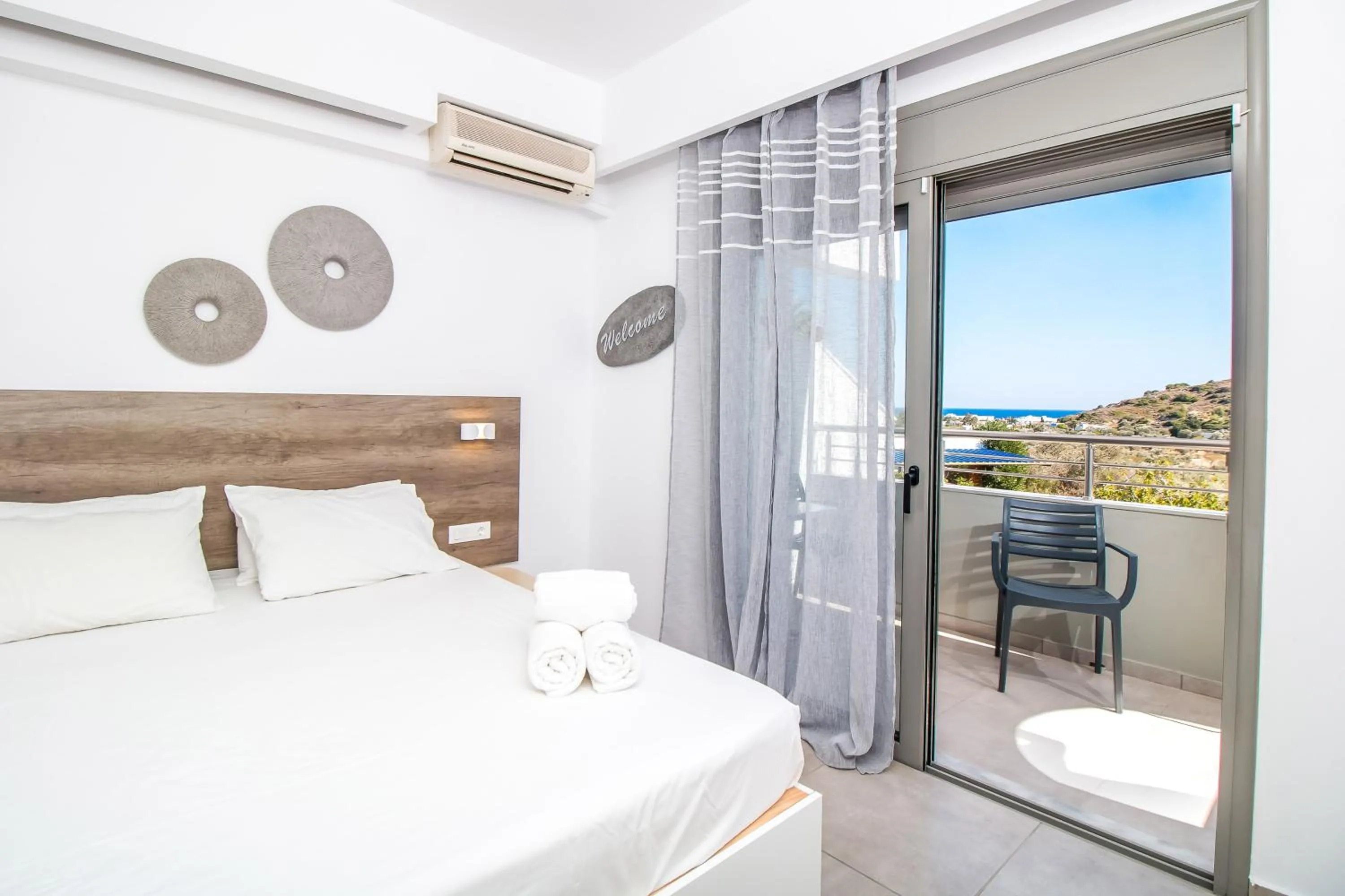 Garden, Bed in Hillside Studios & Apartments