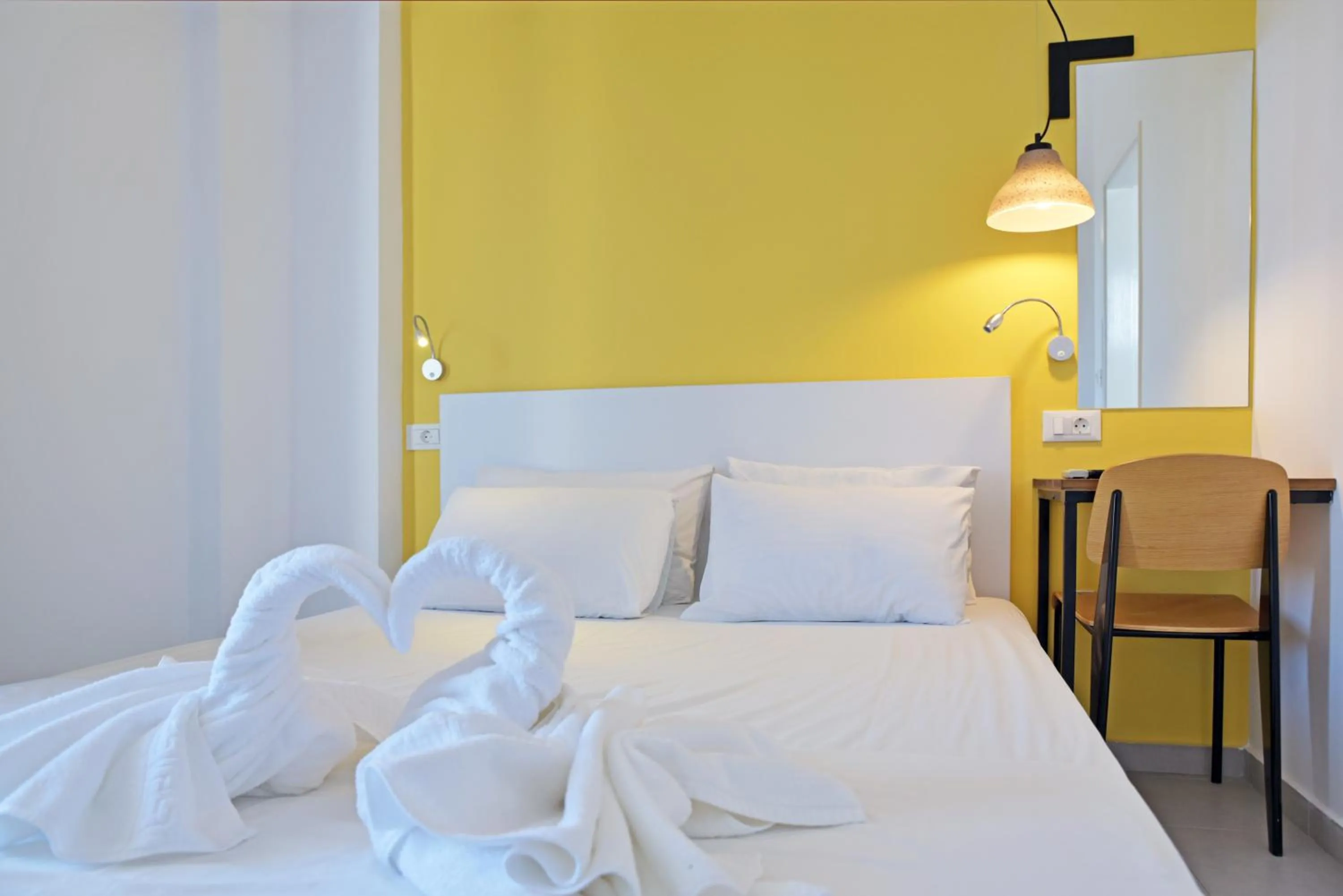 Bedroom, Bed in Hillside Studios & Apartments