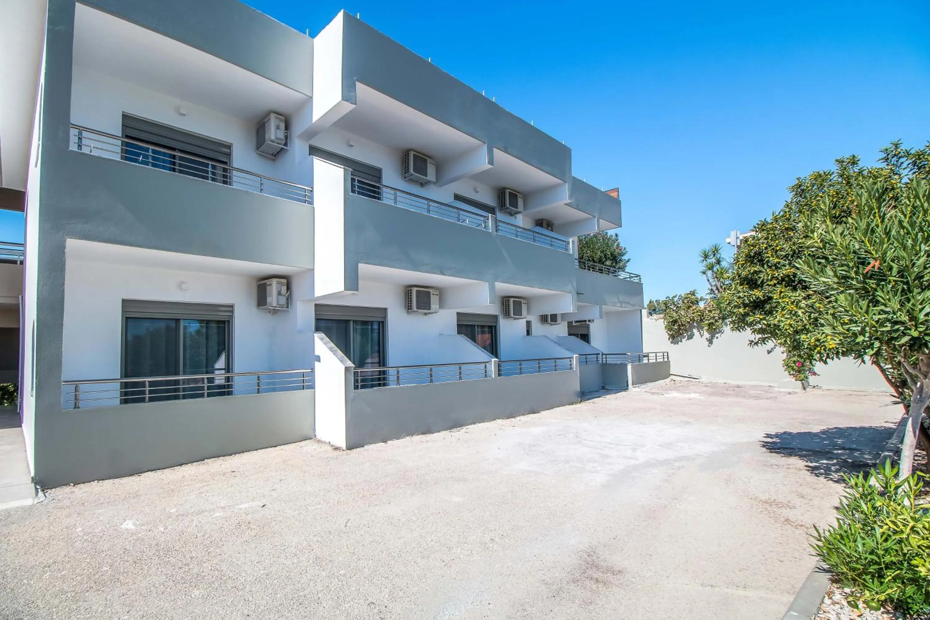 Day in Hillside Studios & Apartments