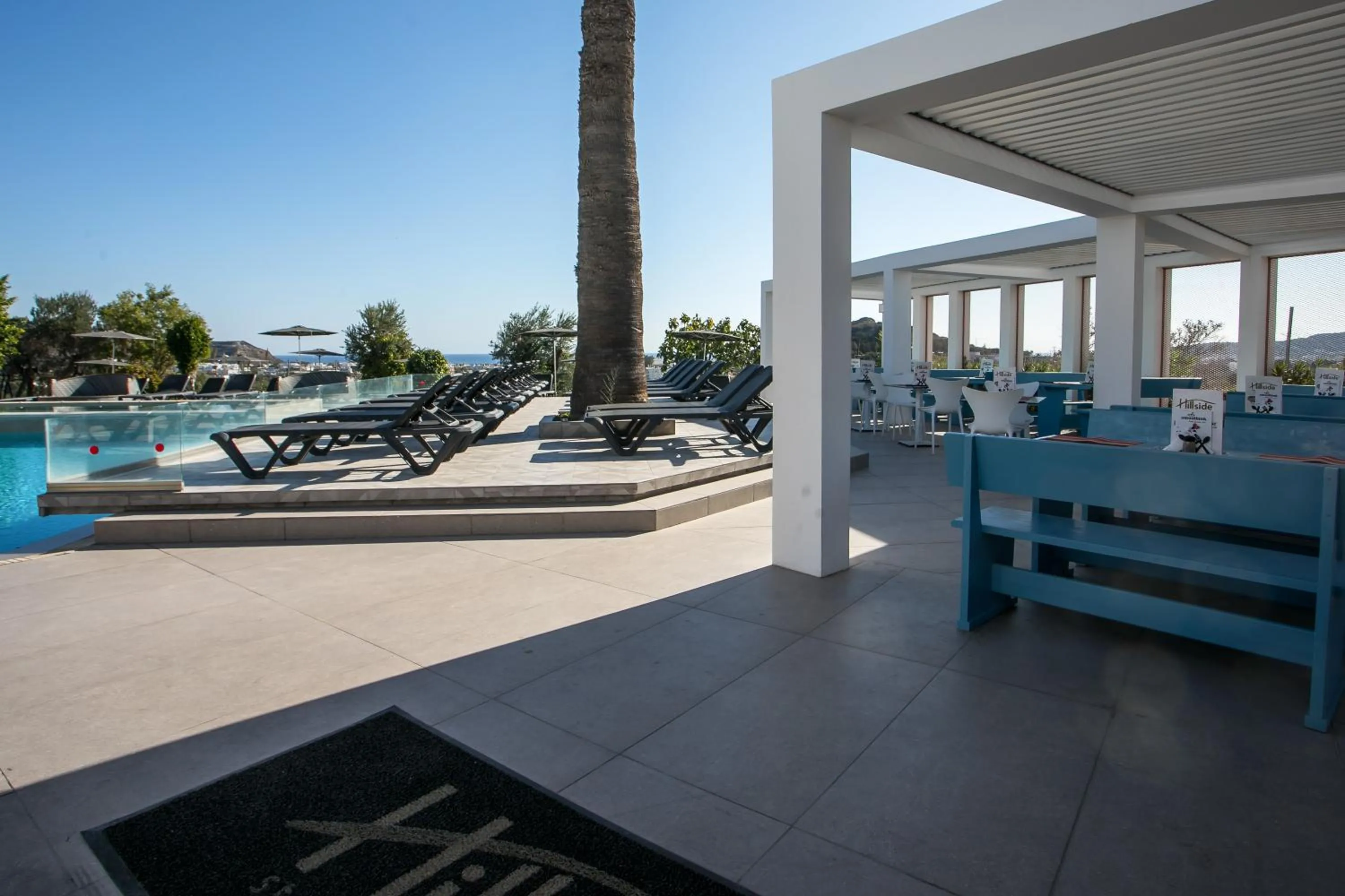 Restaurant/places to eat in Hillside Studios & Apartments