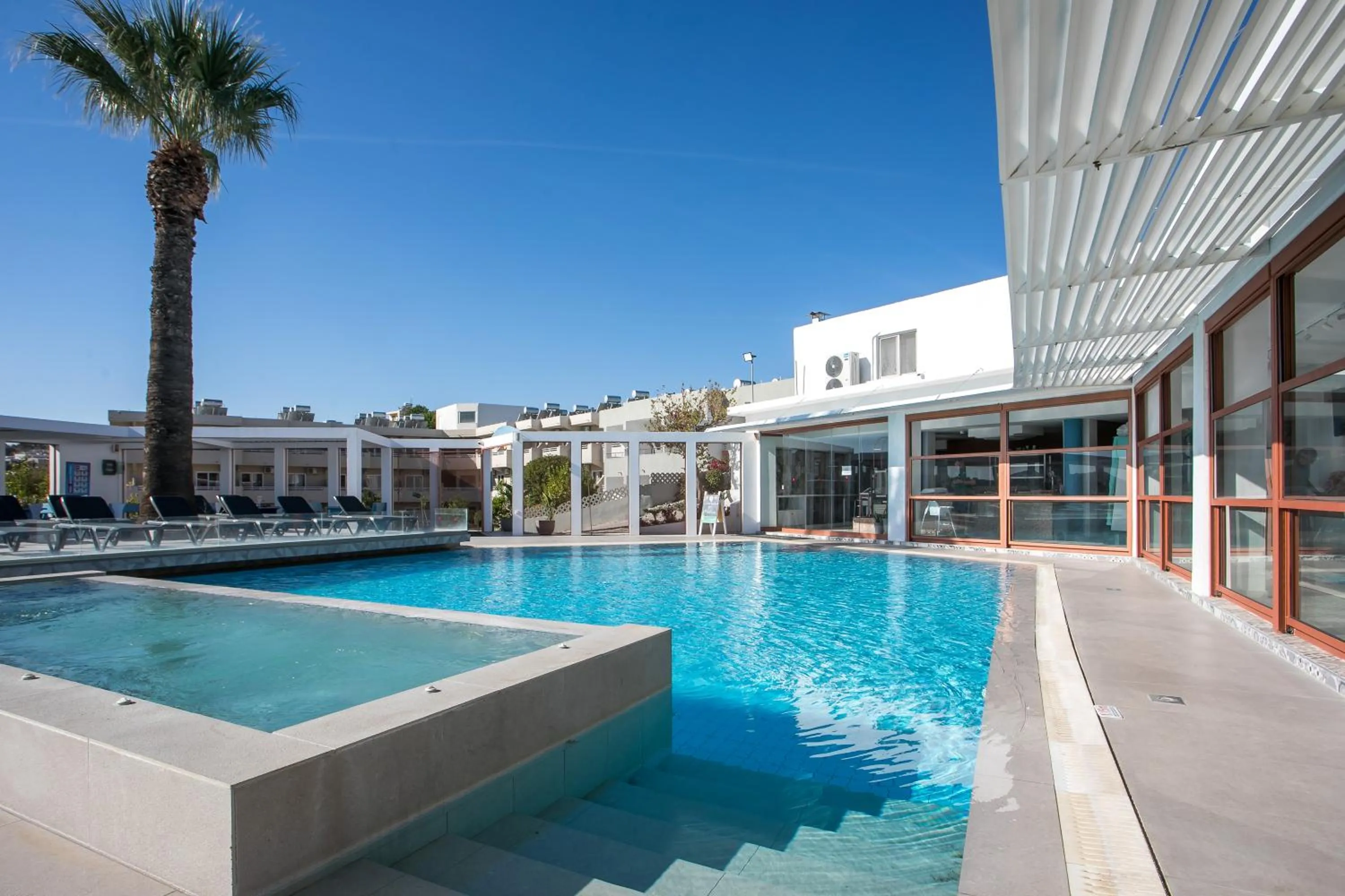 Day in Hillside Studios & Apartments