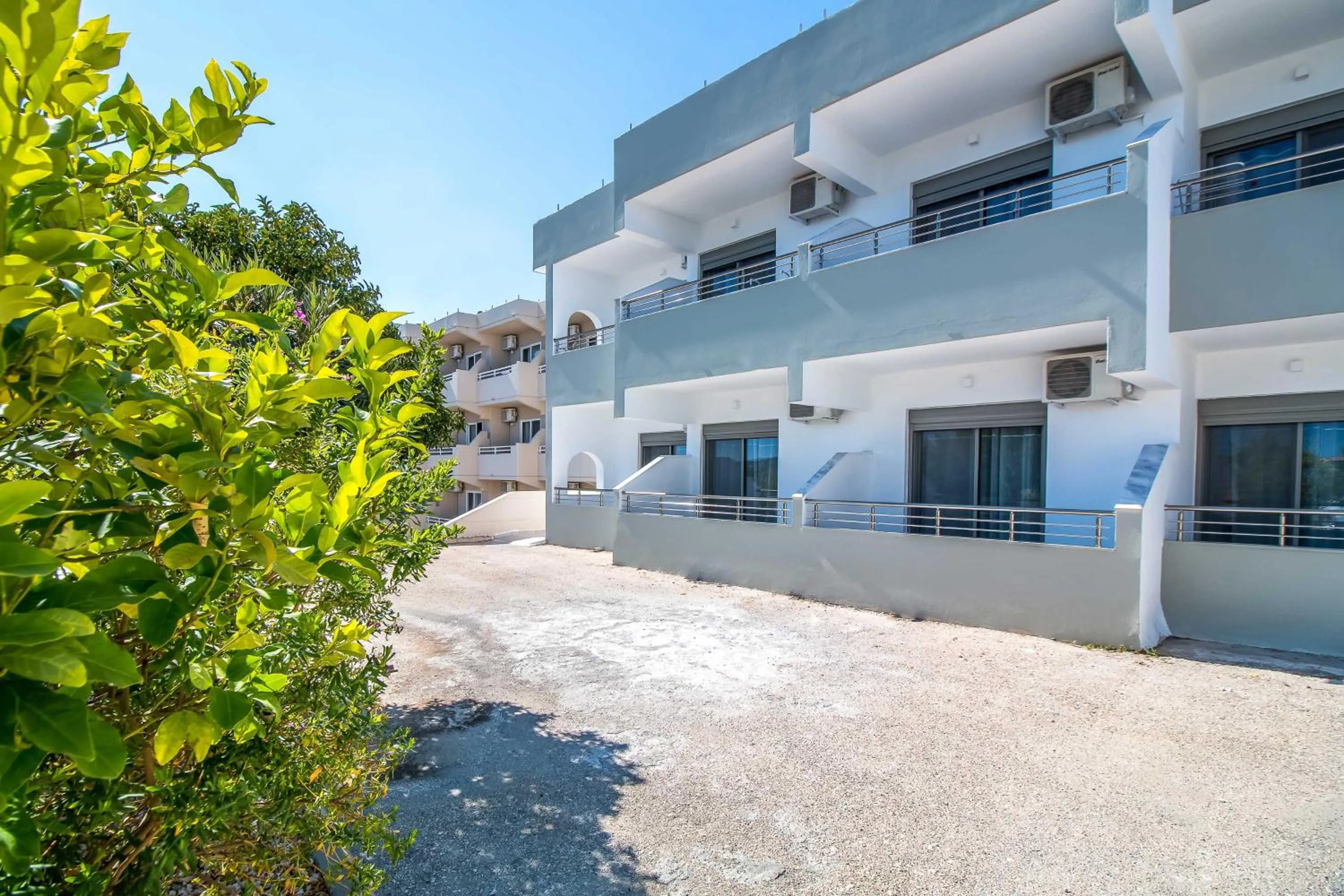 Garden in Hillside Studios & Apartments