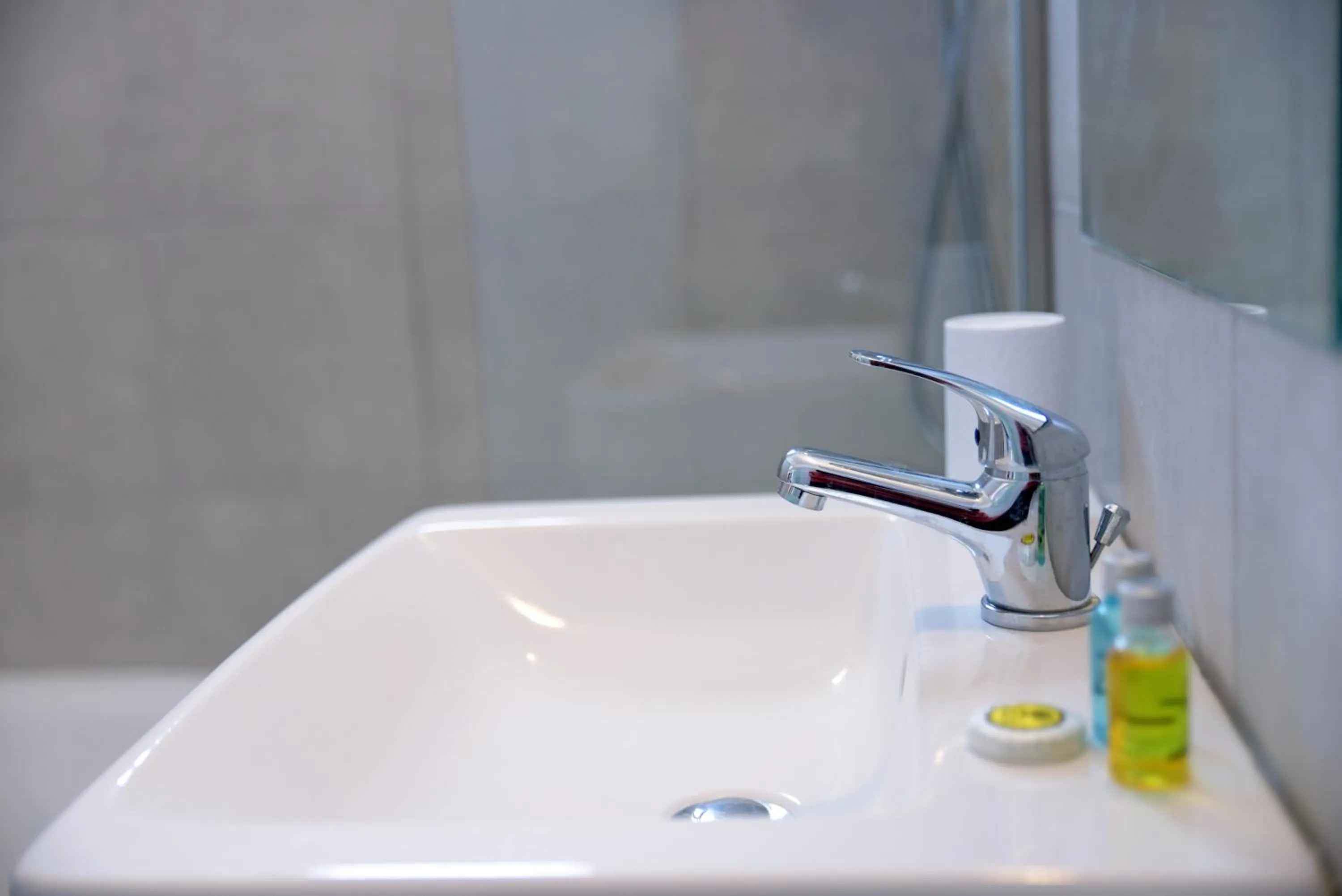 Toilet in Hillside Studios & Apartments